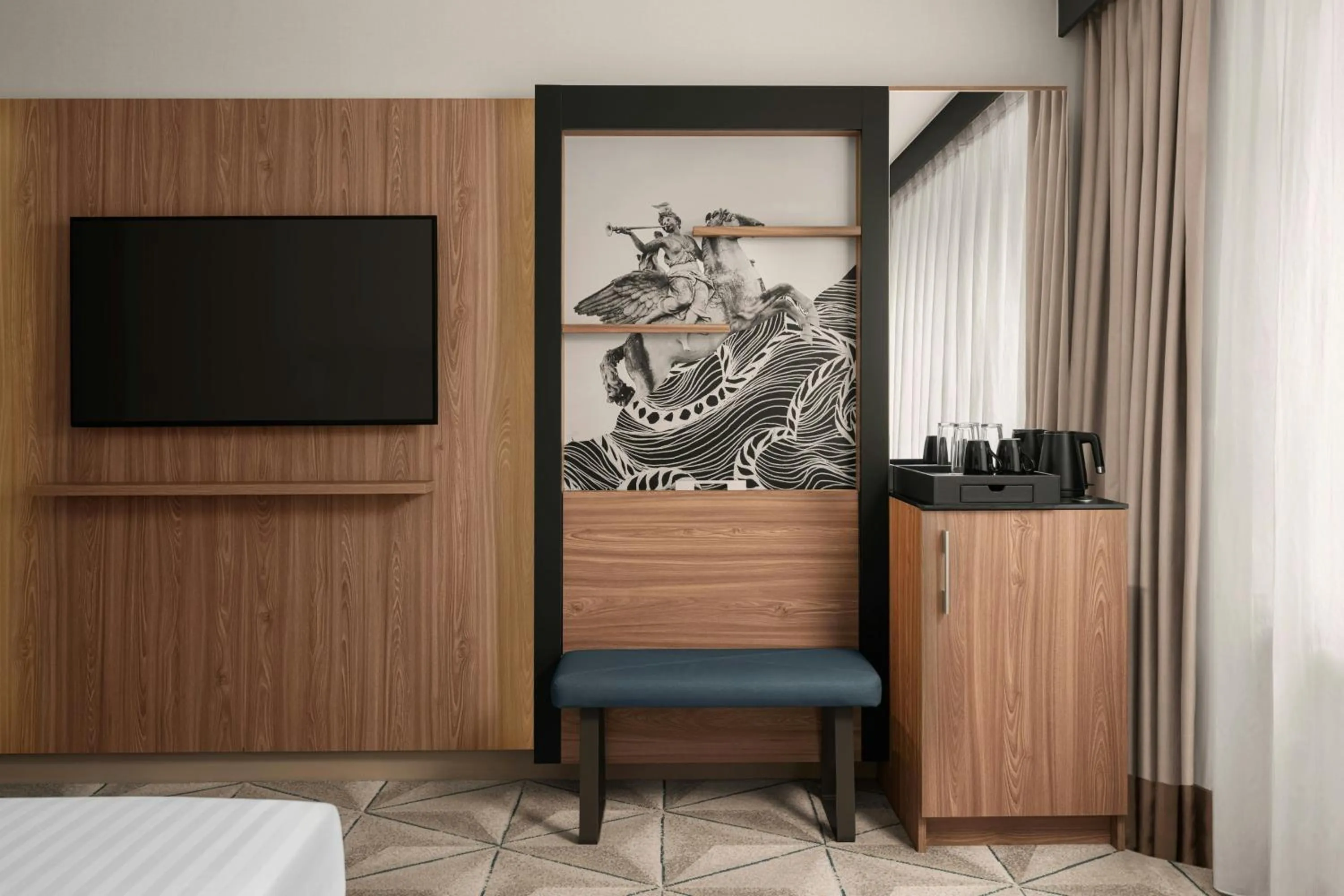 Photo of the whole room, Bed in Courtyard by Marriott Paris Porte de Versailles