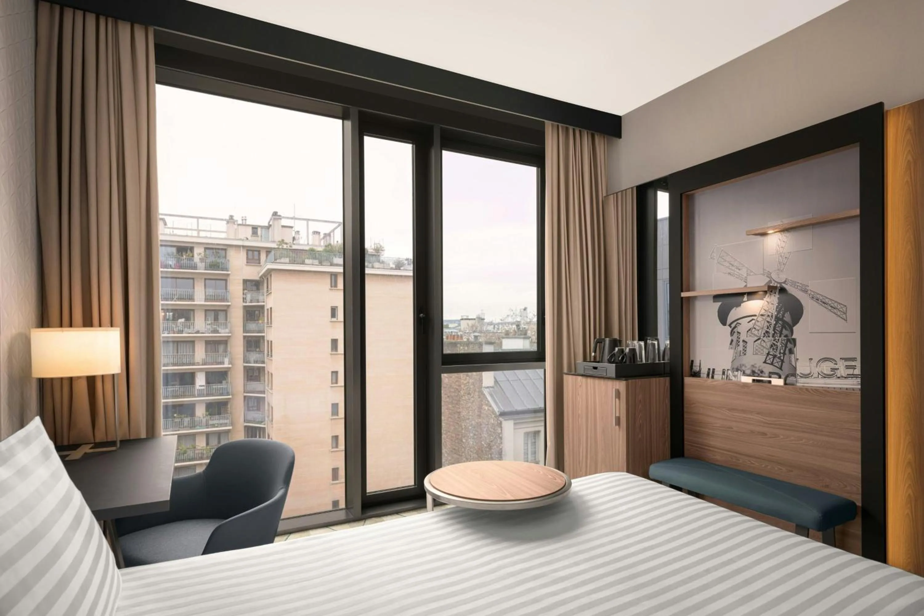 Photo of the whole room, Bed in Courtyard by Marriott Paris Porte de Versailles