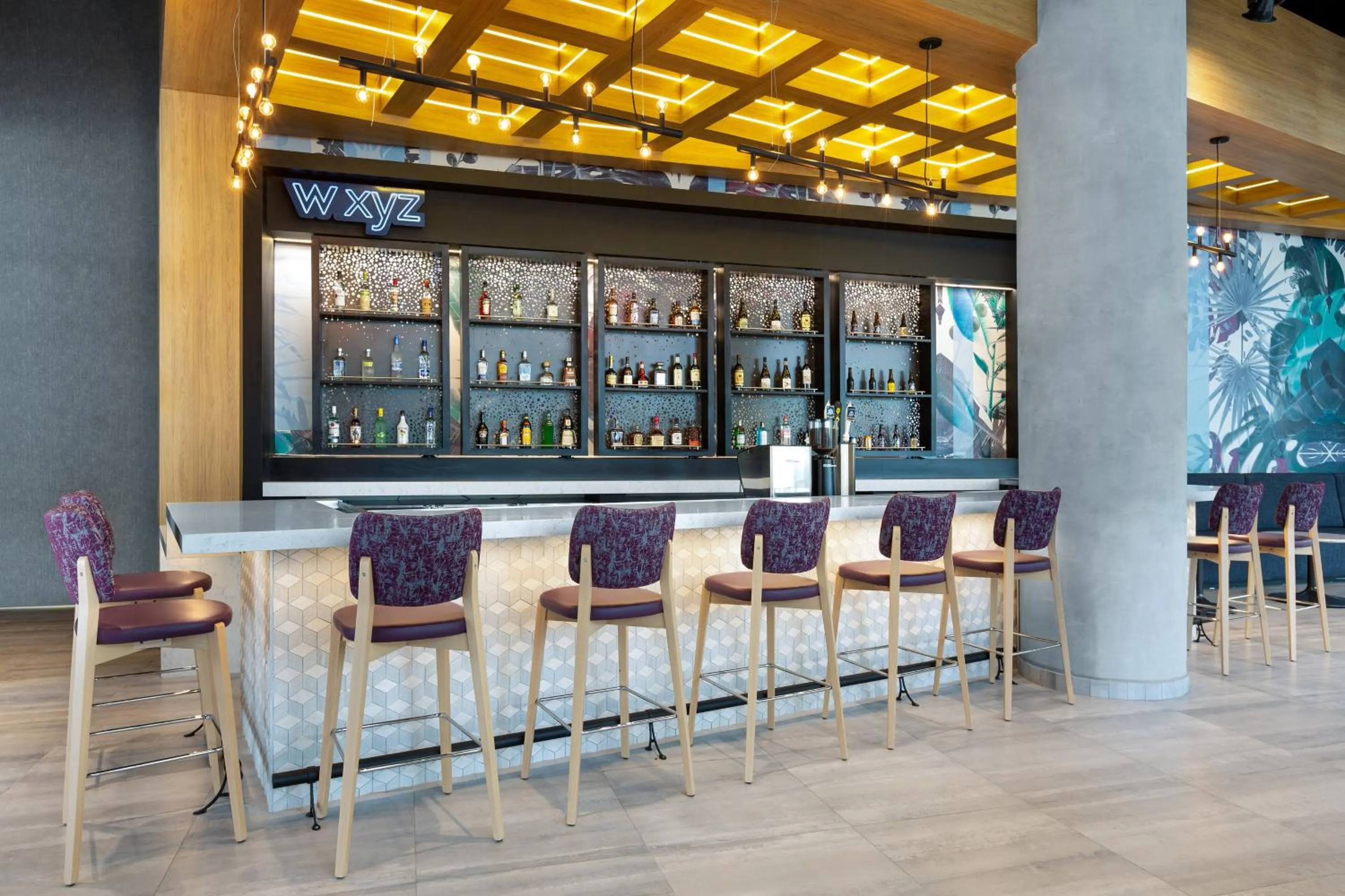 Lounge or bar in Aloft San Juan