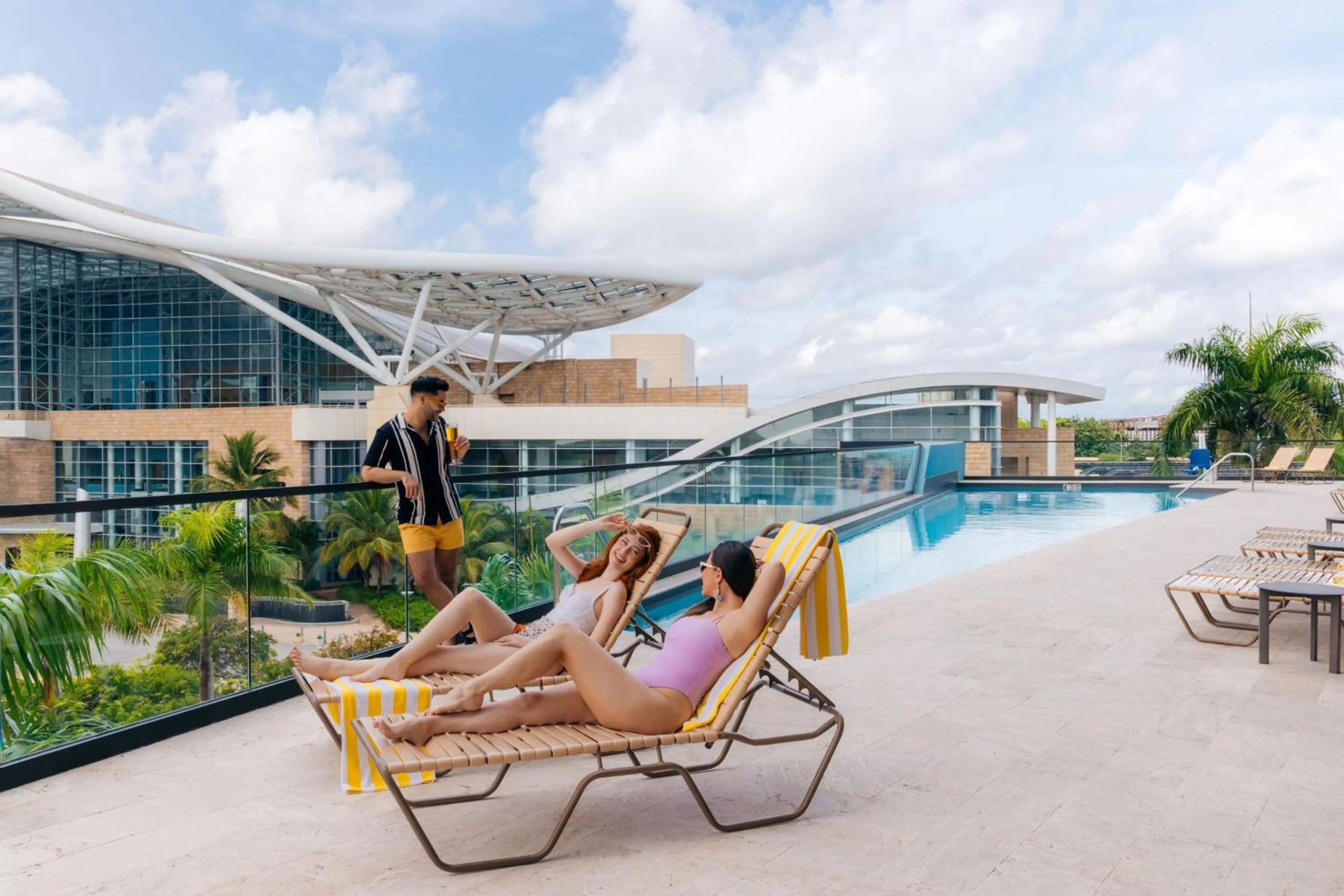 Swimming pool in Aloft San Juan