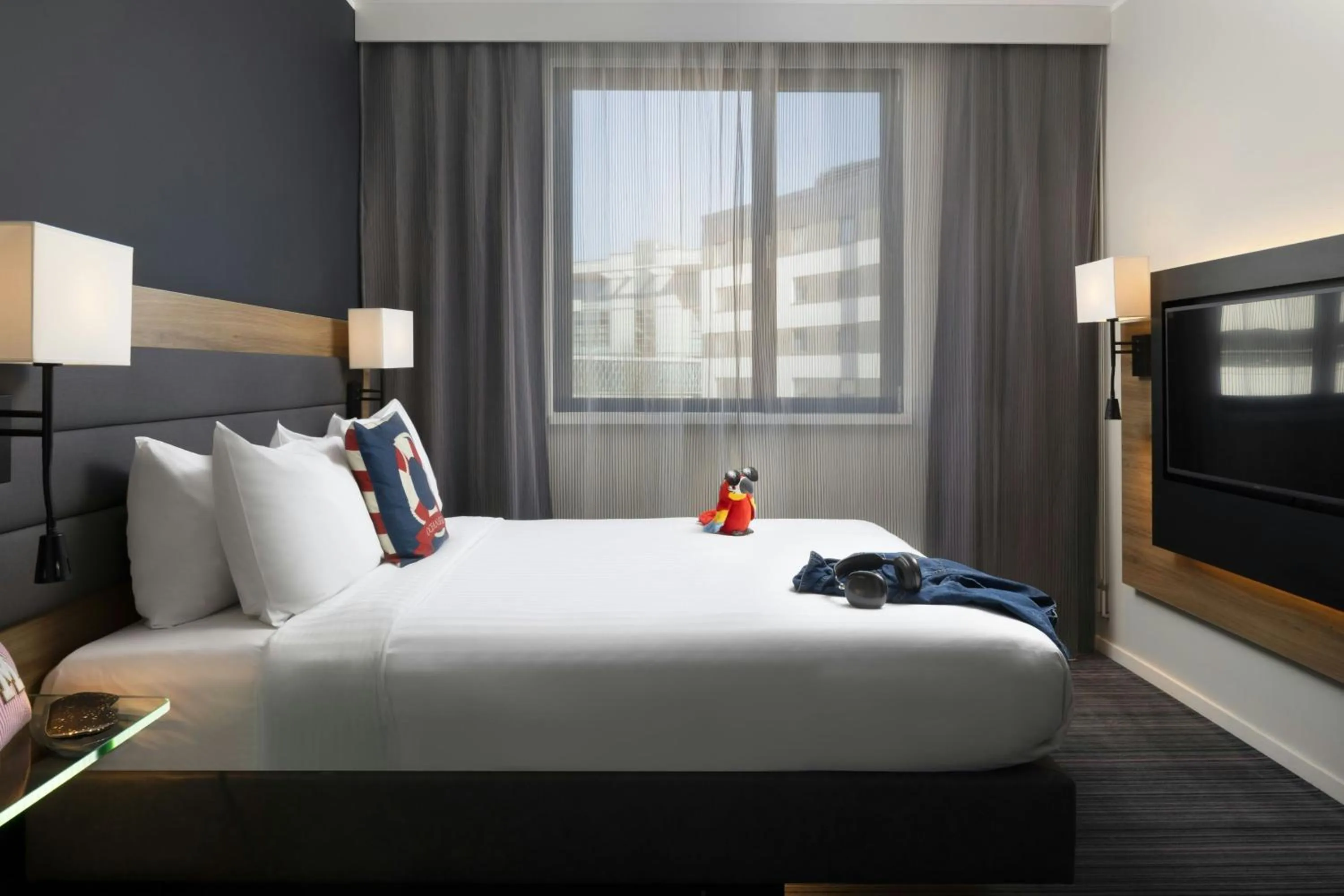 Photo of the whole room, Bed in Moxy Southampton