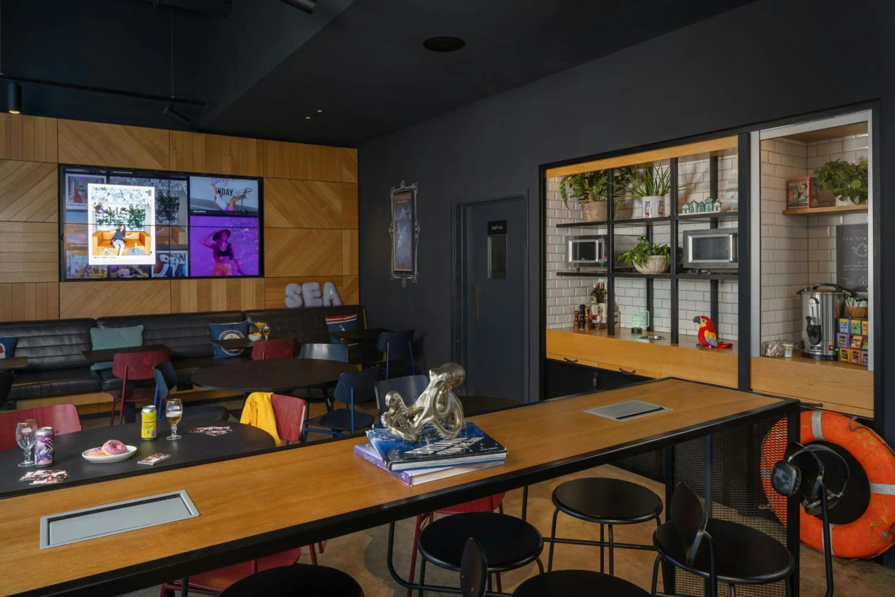 Lobby or reception in Moxy Southampton