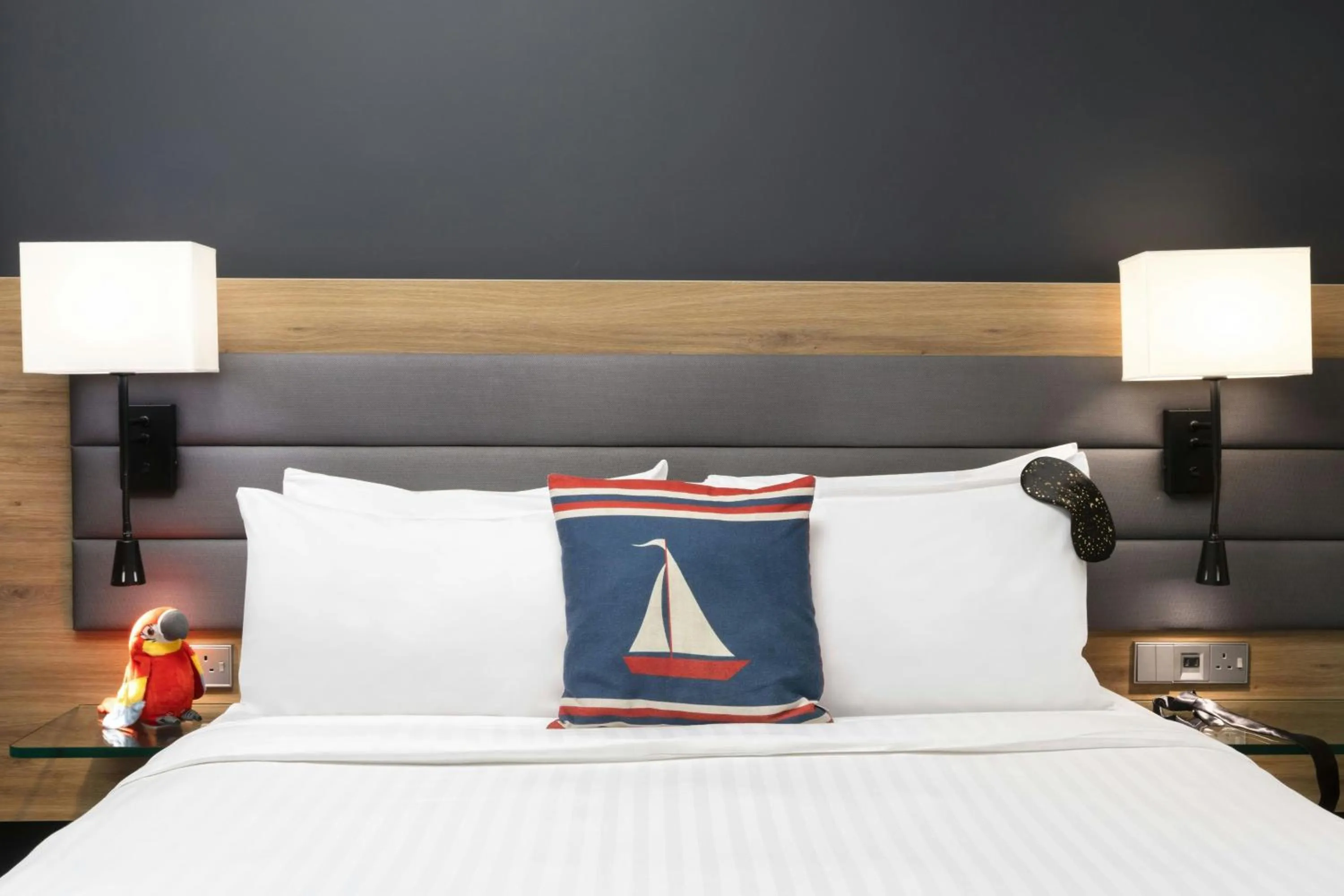 Photo of the whole room, Bed in Moxy Southampton