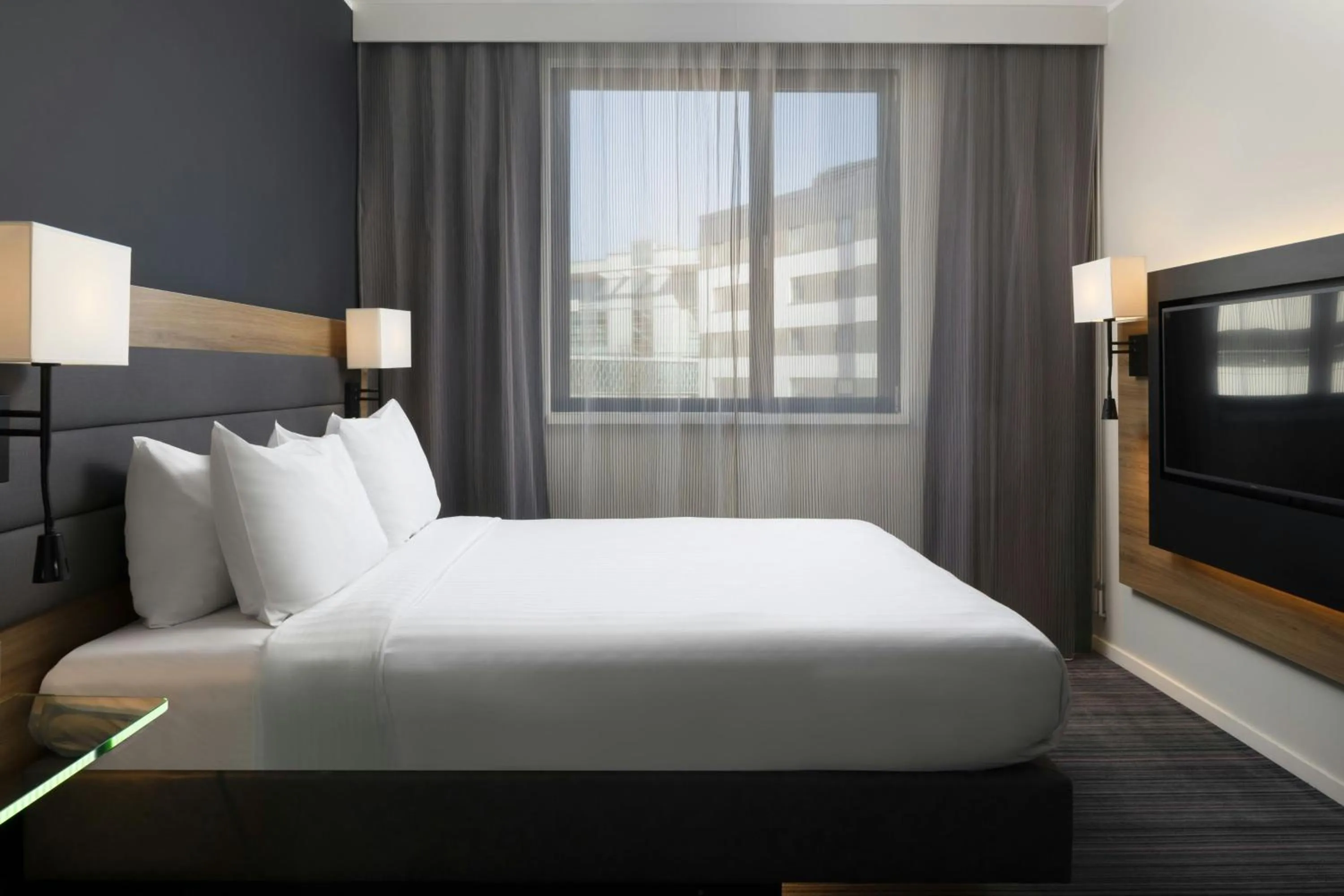 Photo of the whole room, Bed in Moxy Southampton