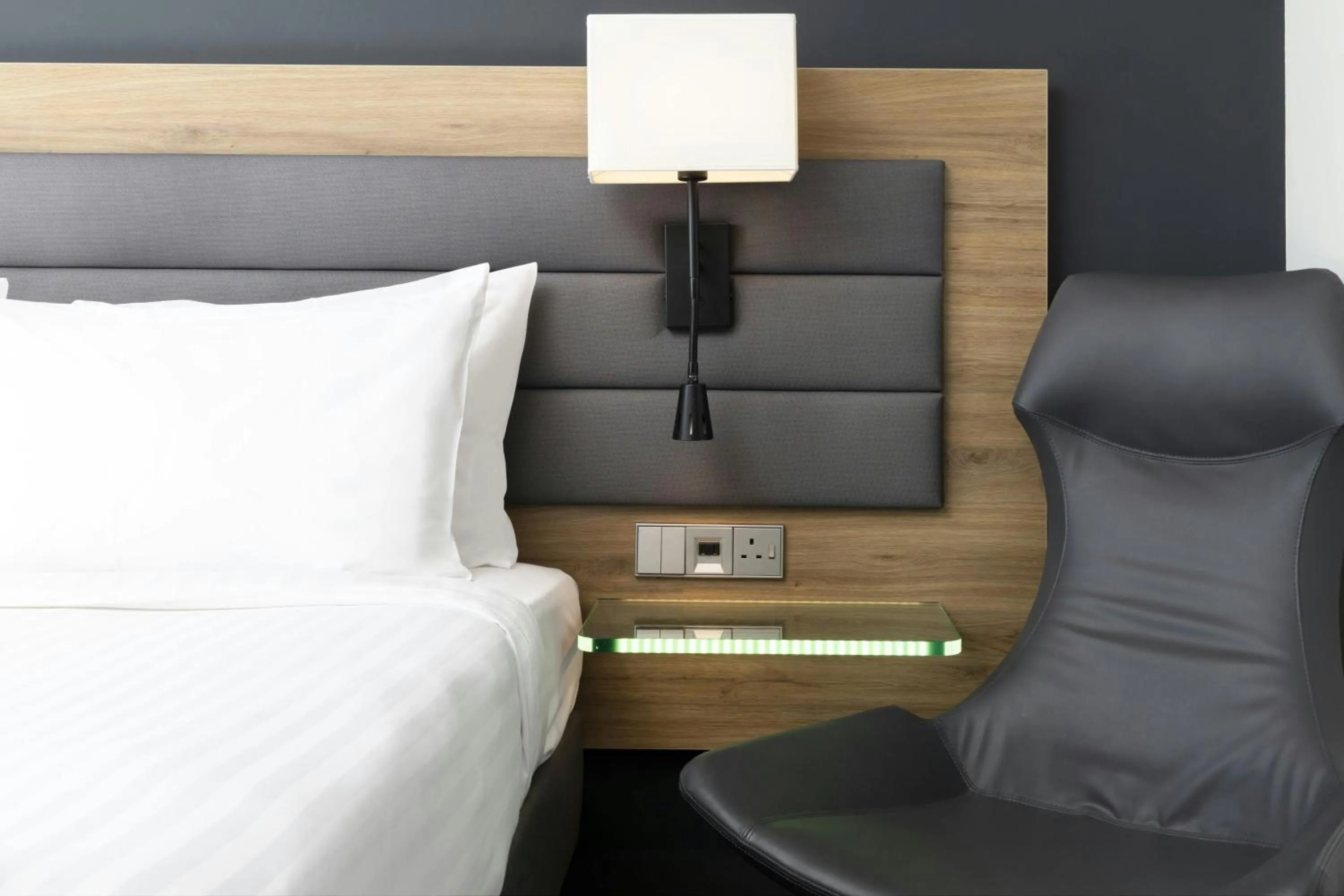 Photo of the whole room, Bed in Moxy Southampton