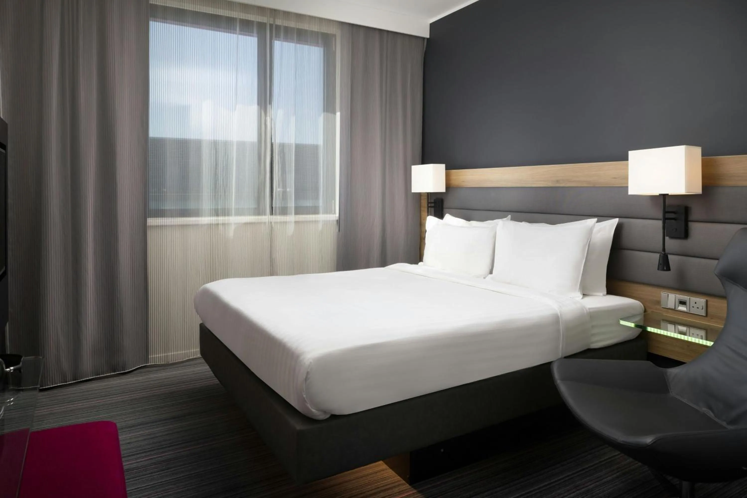 Photo of the whole room, Bed in Moxy Southampton