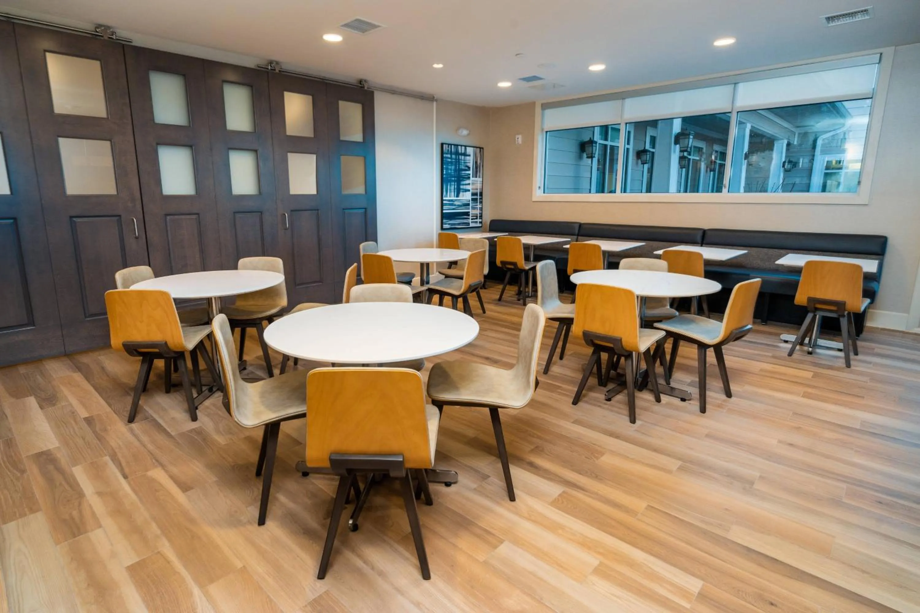 Restaurant/places to eat in Residence Inn Upper Marlboro Joint Base Andrews