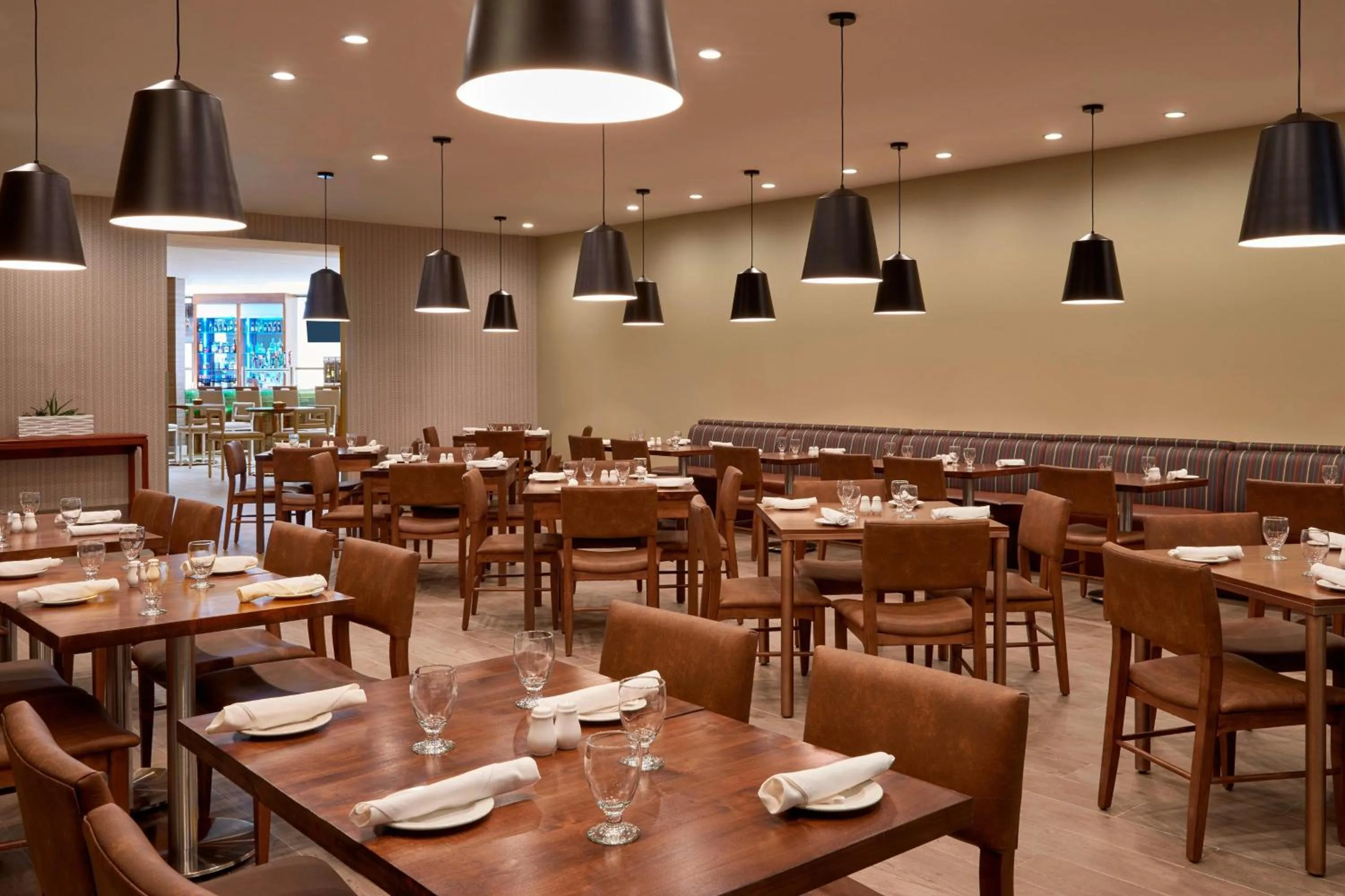 Lounge or bar in Element Toronto Airport