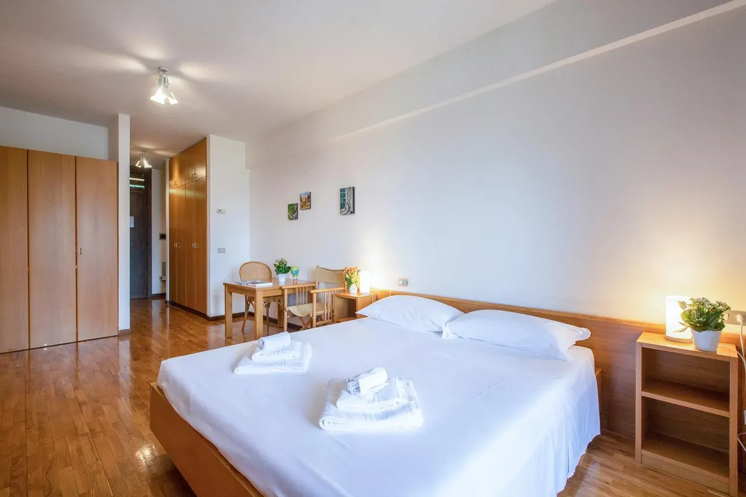 King Room - single occupancy - Disability Access in Grem Bike Hostel King Room - single occupancy - Disability Access in Grem Bike Hostel