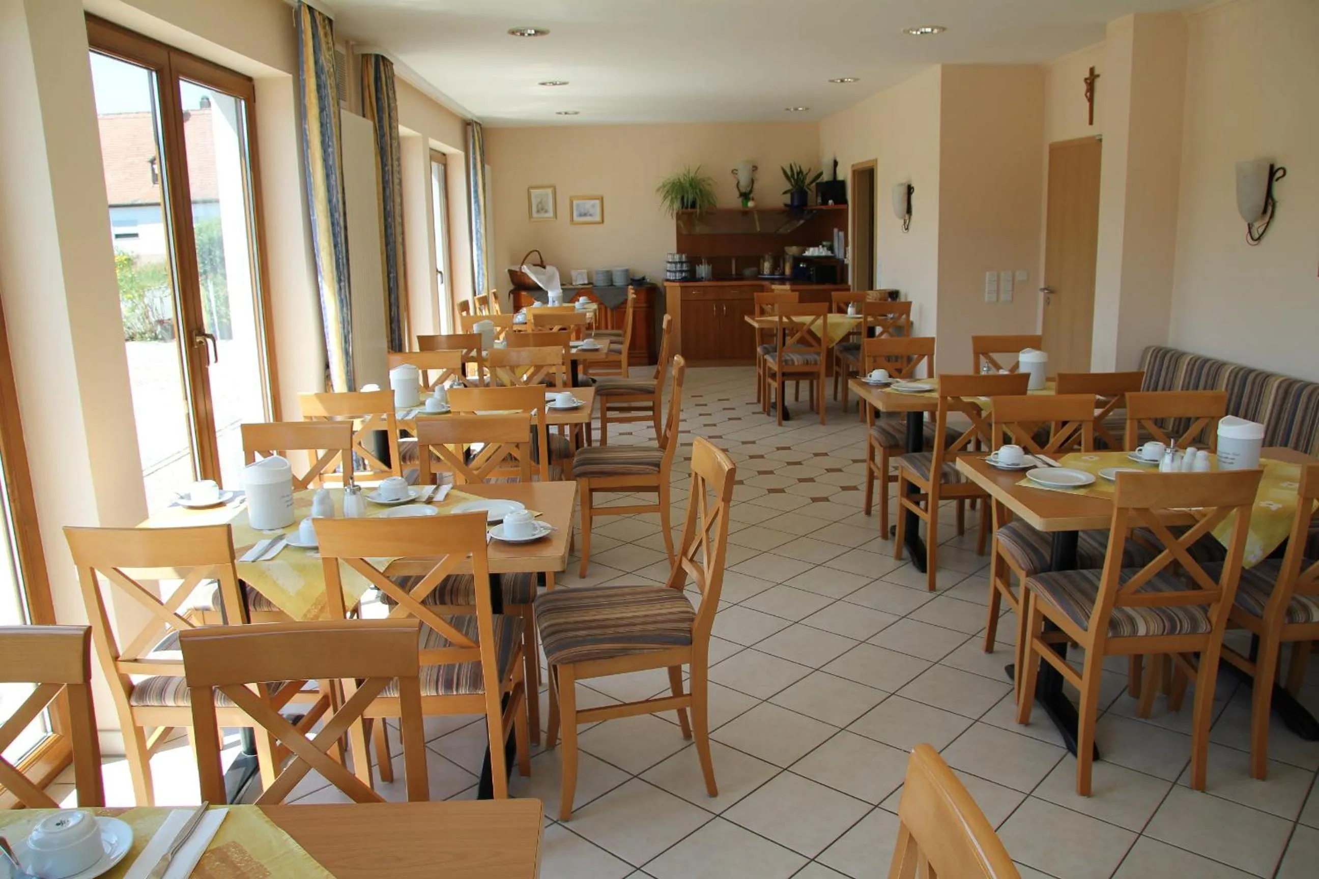 Restaurant/places to eat in Annas Gästehaus