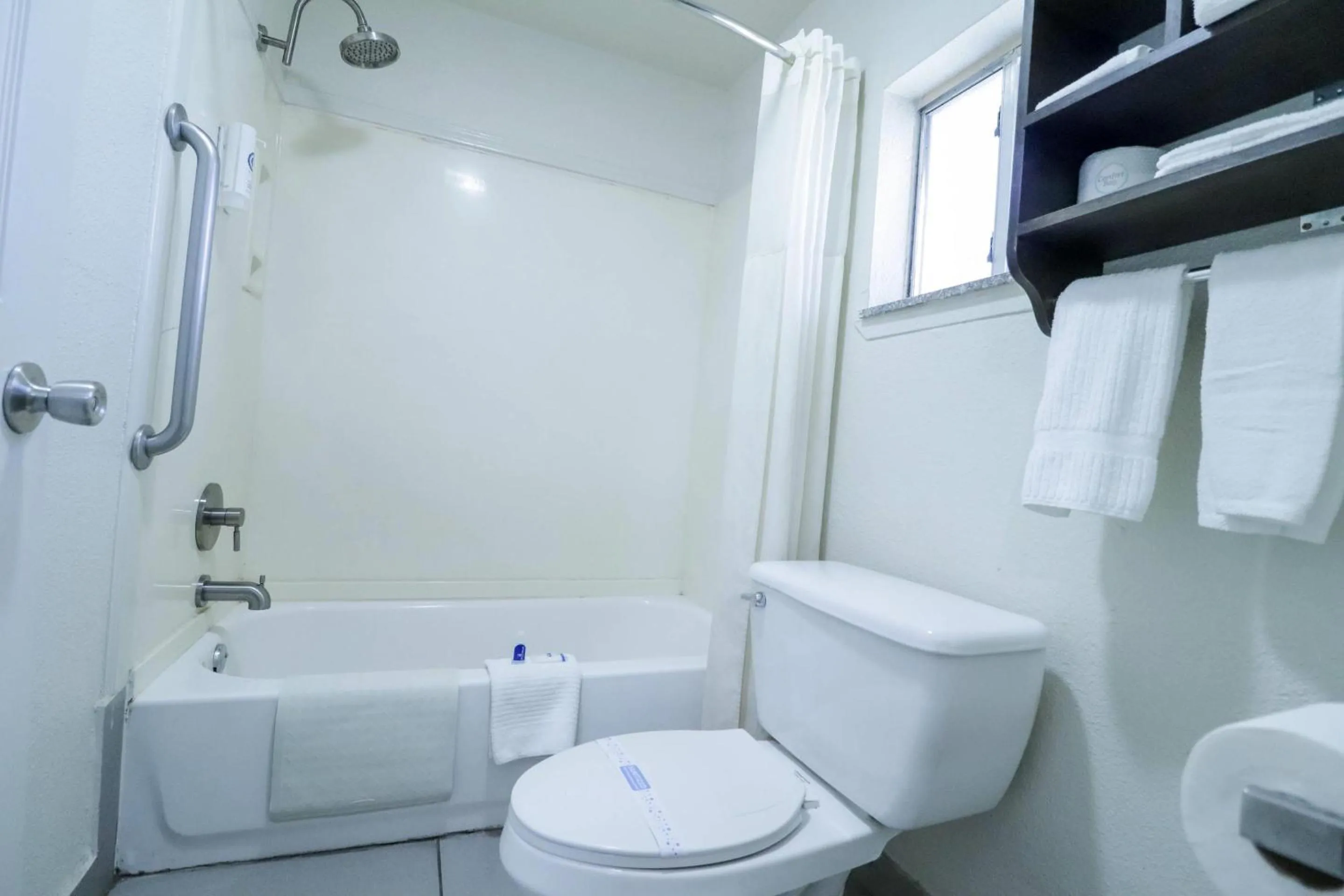 Bedroom in Rodeway Inn San Antonio Lackland AFB - SeaWorld