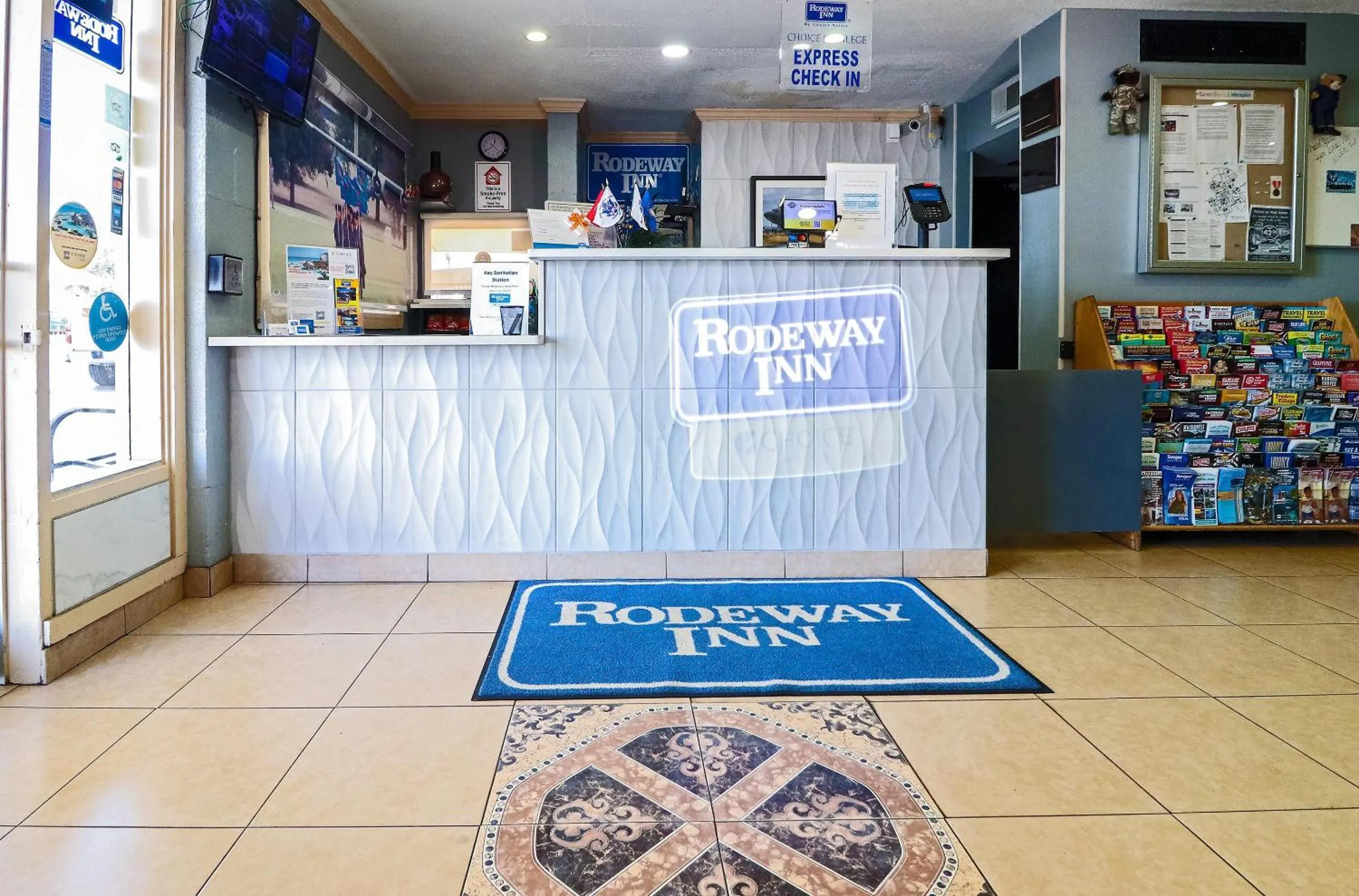 Lobby or reception in Rodeway Inn San Antonio Lackland AFB - SeaWorld