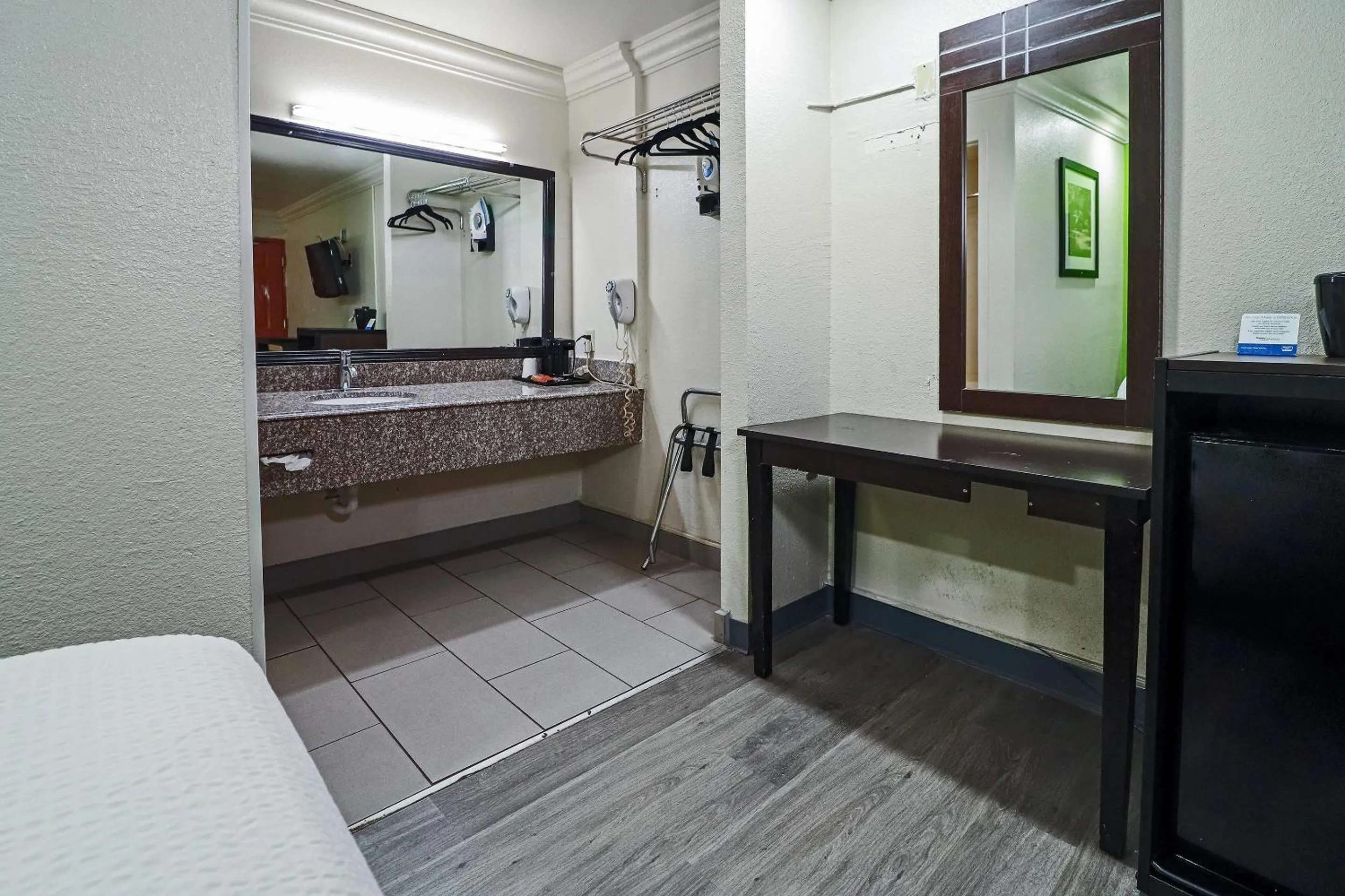 Bedroom in Rodeway Inn San Antonio Lackland AFB - SeaWorld