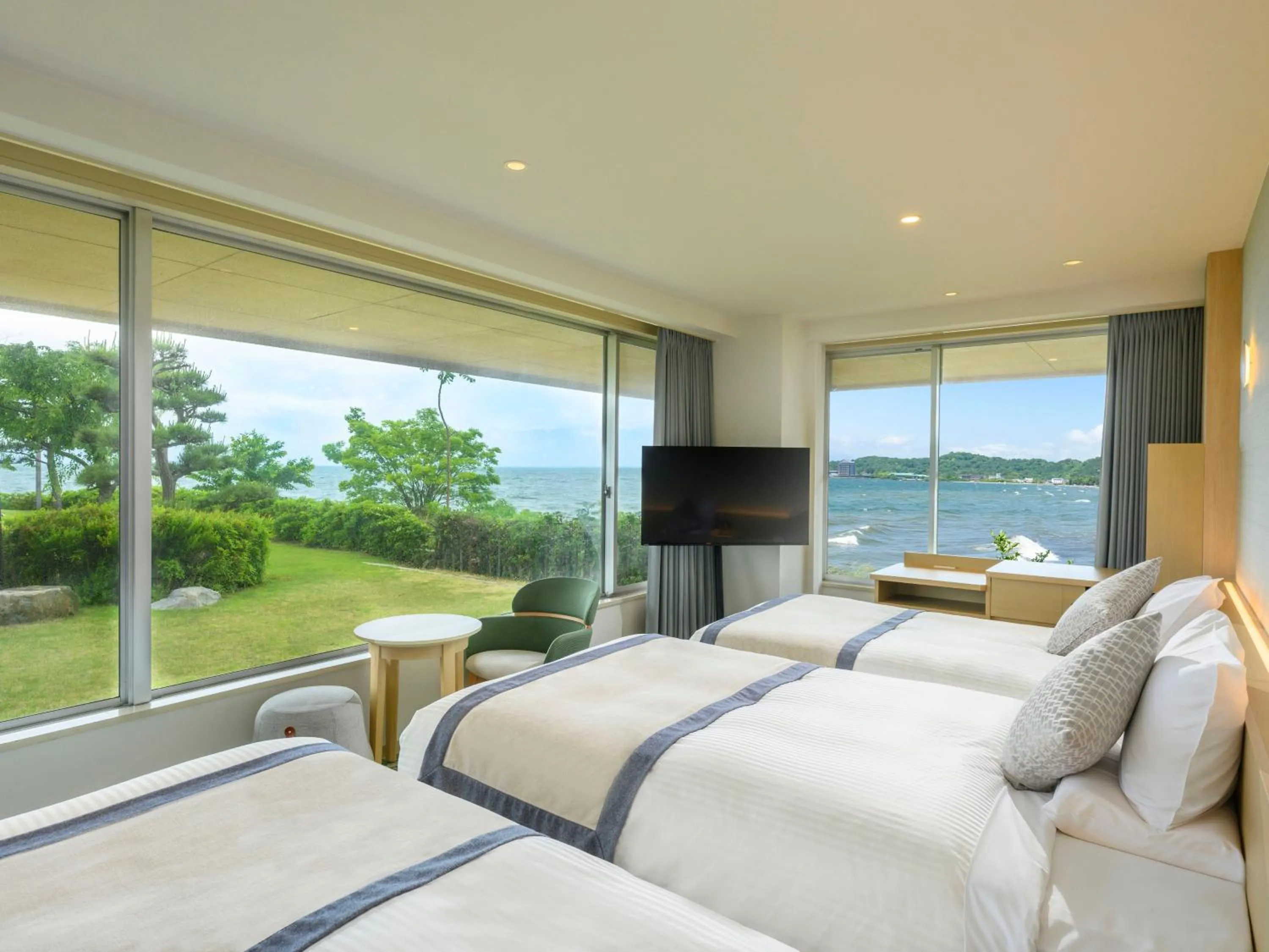 Photo of the whole room, Bed in KAMENOI HOTEL Hikone