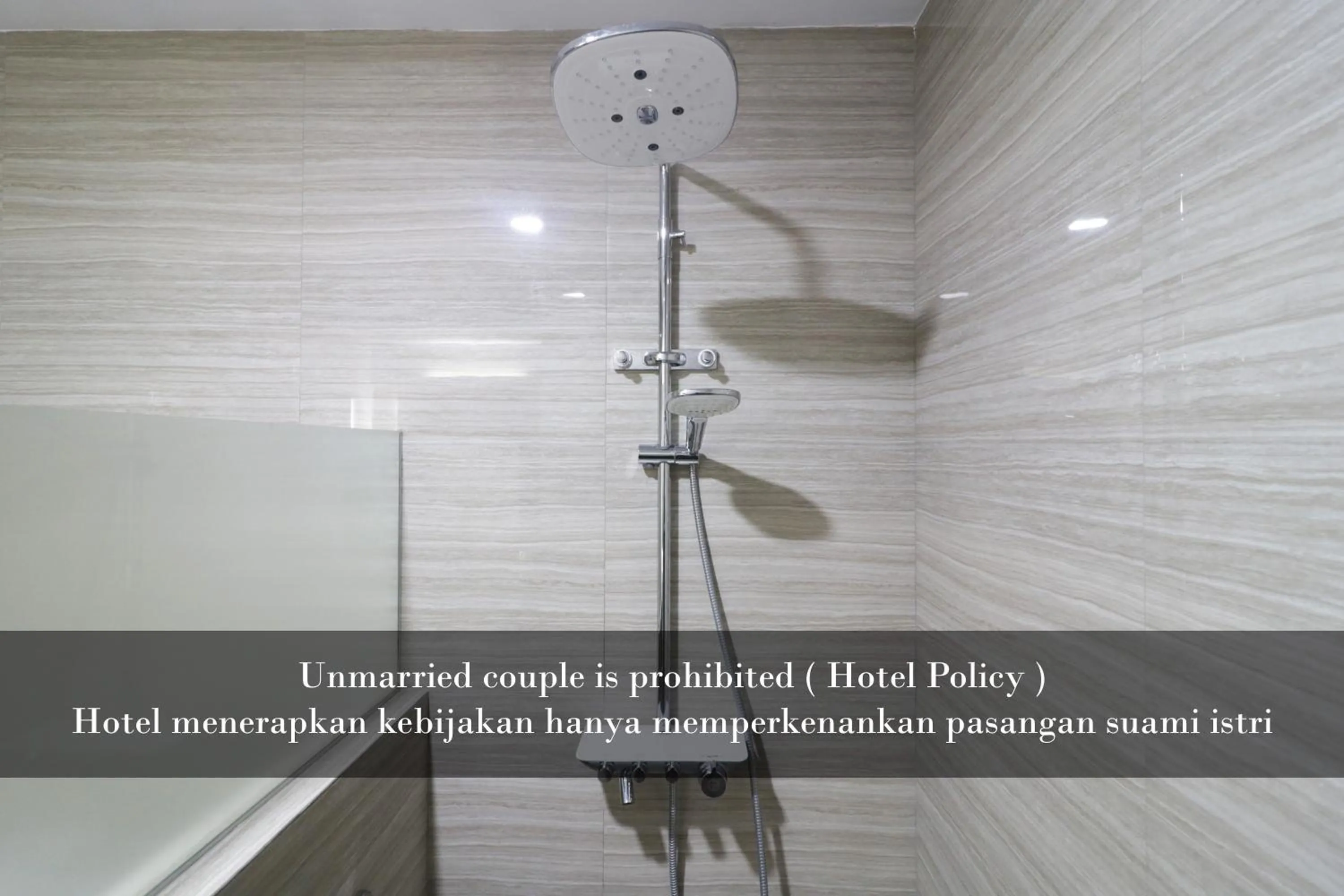 Bathroom in Hotel Gren Alia Cikini