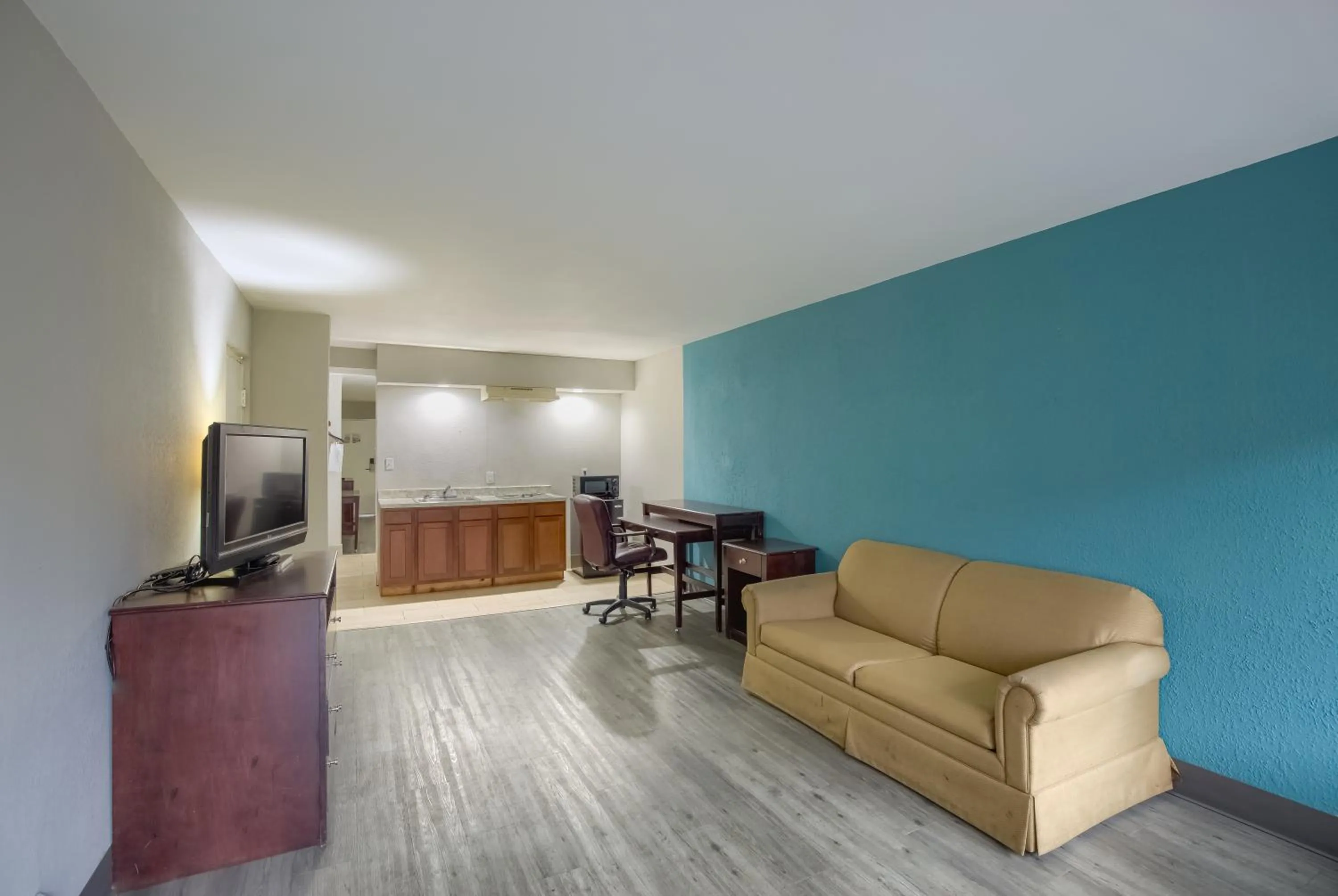 Seating area in Days Inn by Wyndham Mobile I-65