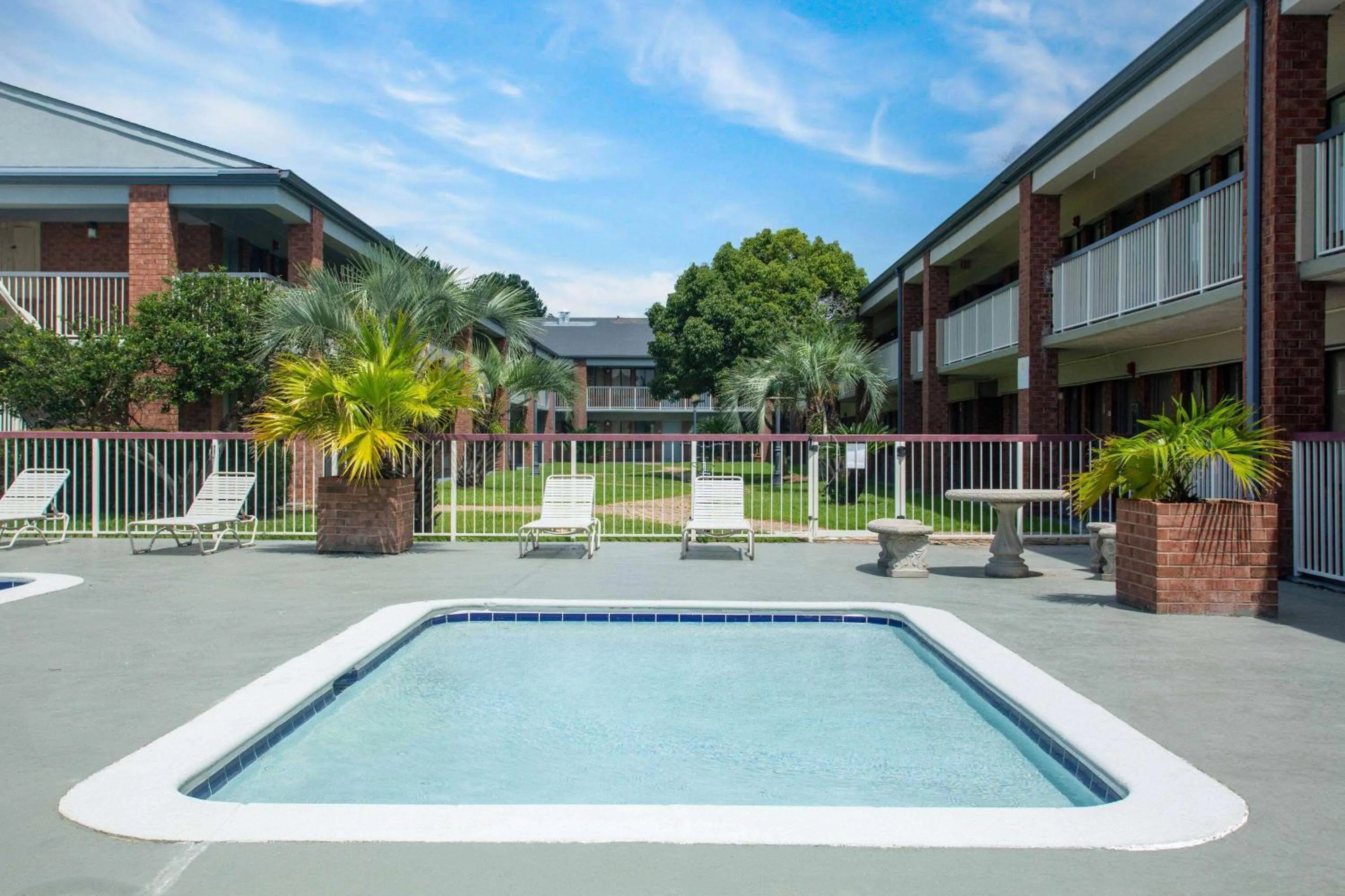 Swimming pool in Days Inn by Wyndham Mobile I-65