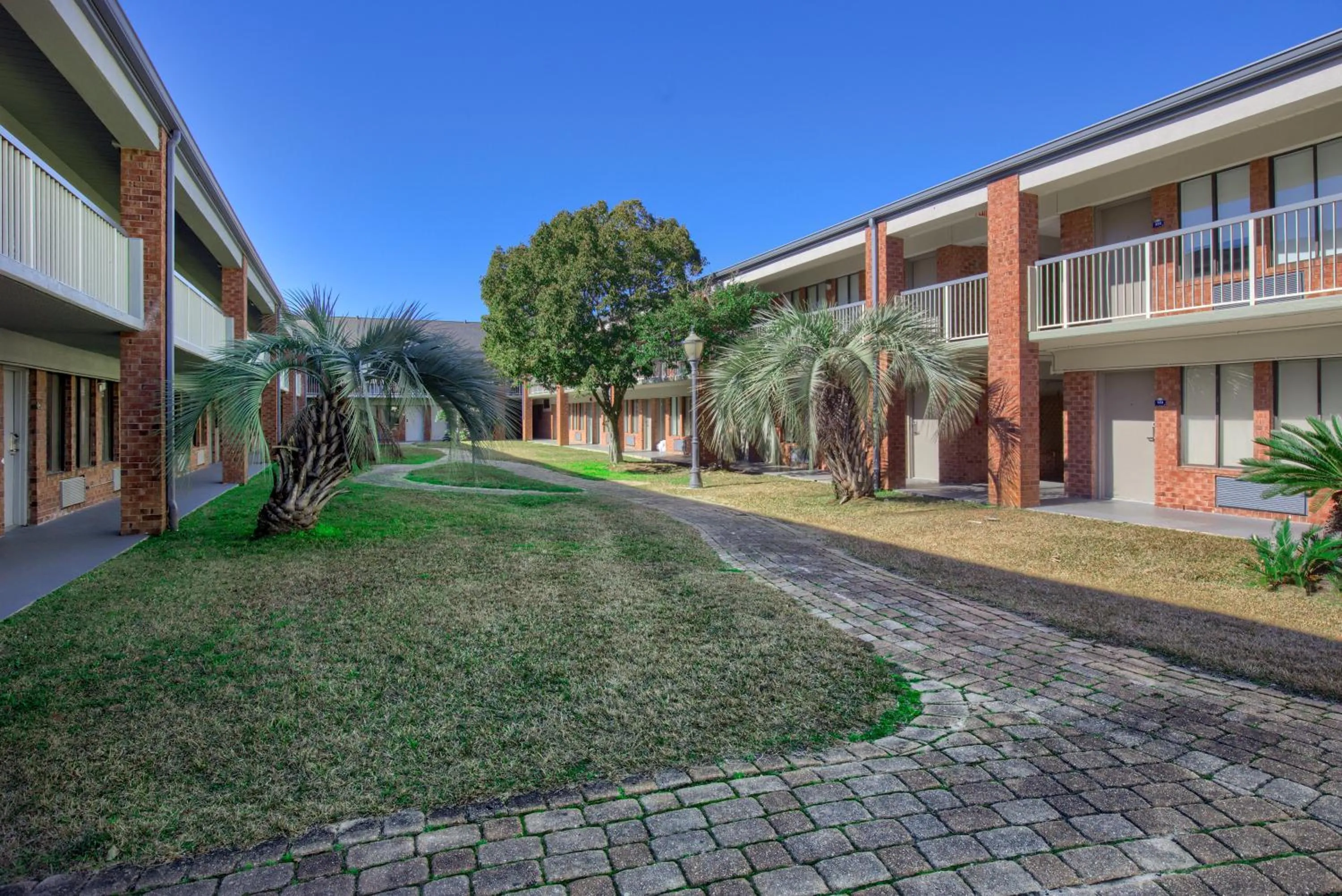 Property building in Days Inn by Wyndham Mobile I-65