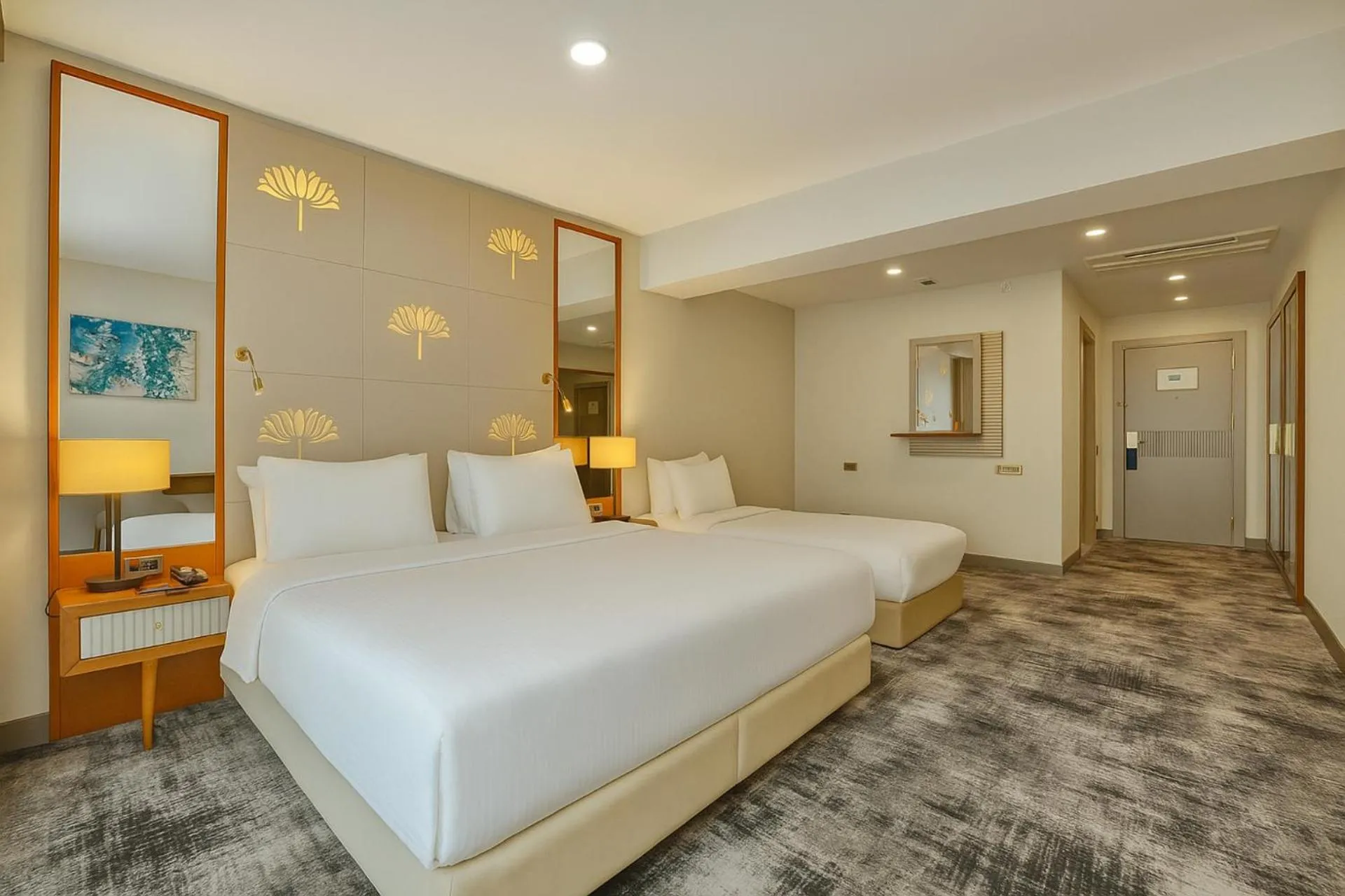 Photo of the whole room, Bed in Tryp by Wyndham Istanbul Topkapi