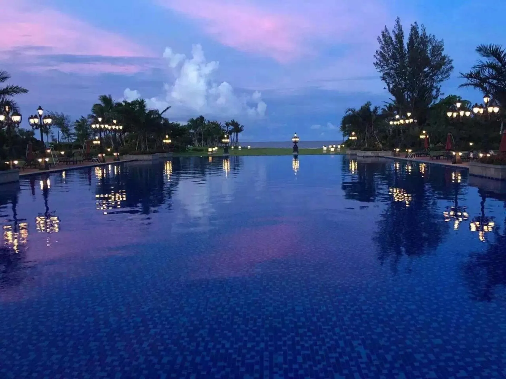 Swimming pool in Wyndham Garden Wenchang Nanguo