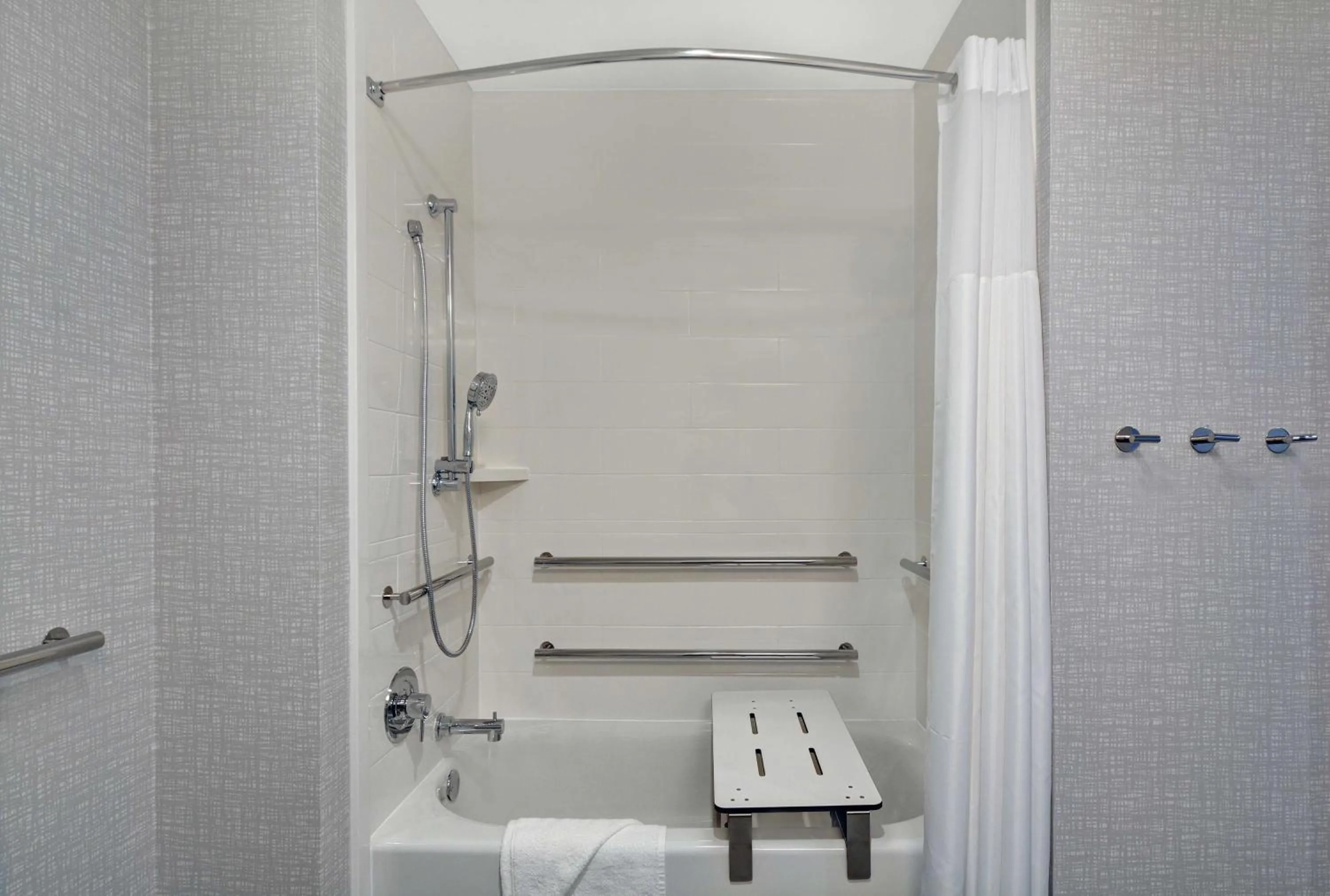 Bathroom in Hampton Inn & Suites Middleburg, Fl