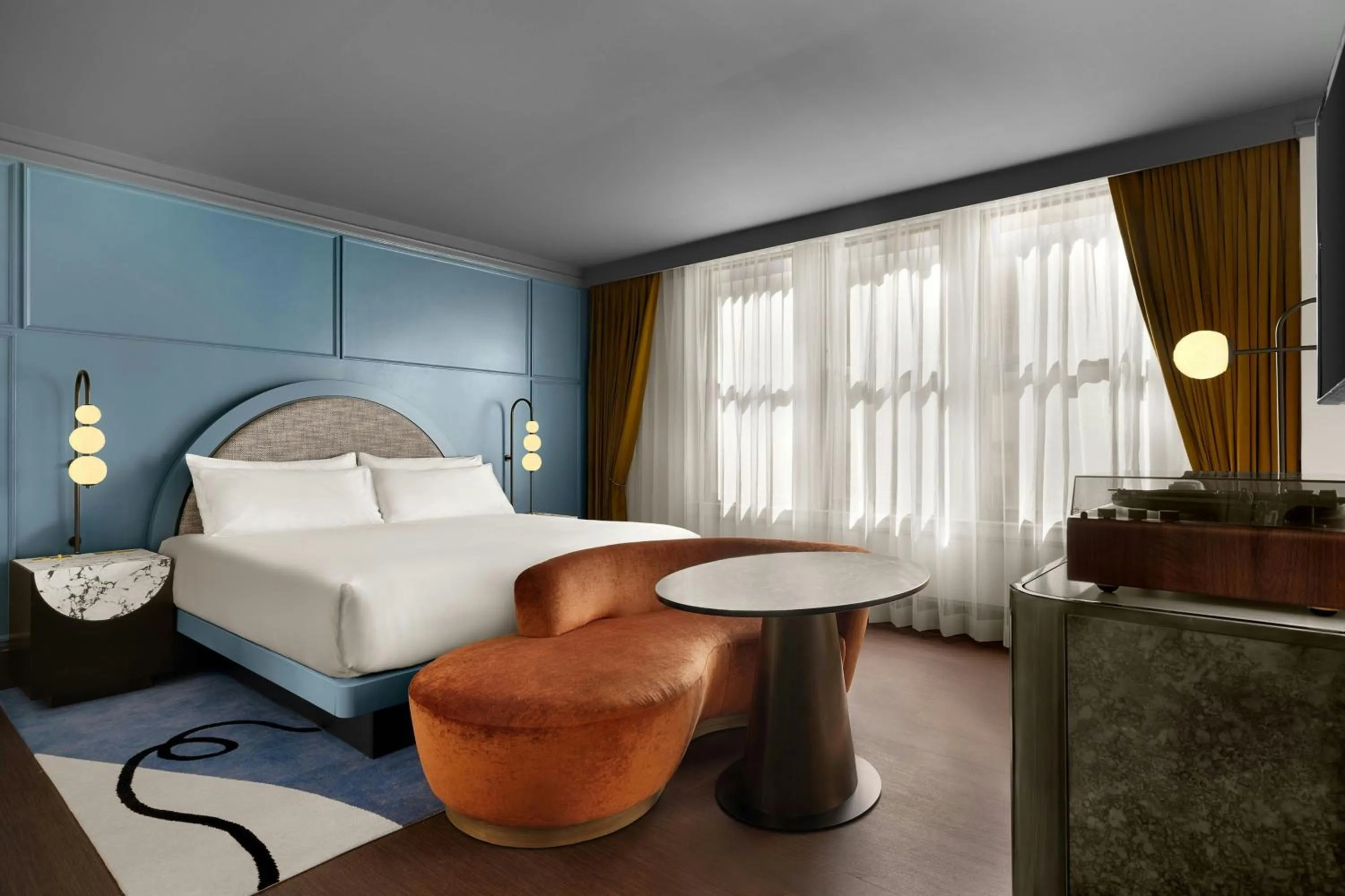 Photo of the whole room, Bed in The Gunter Hotel San Antonio Riverwalk