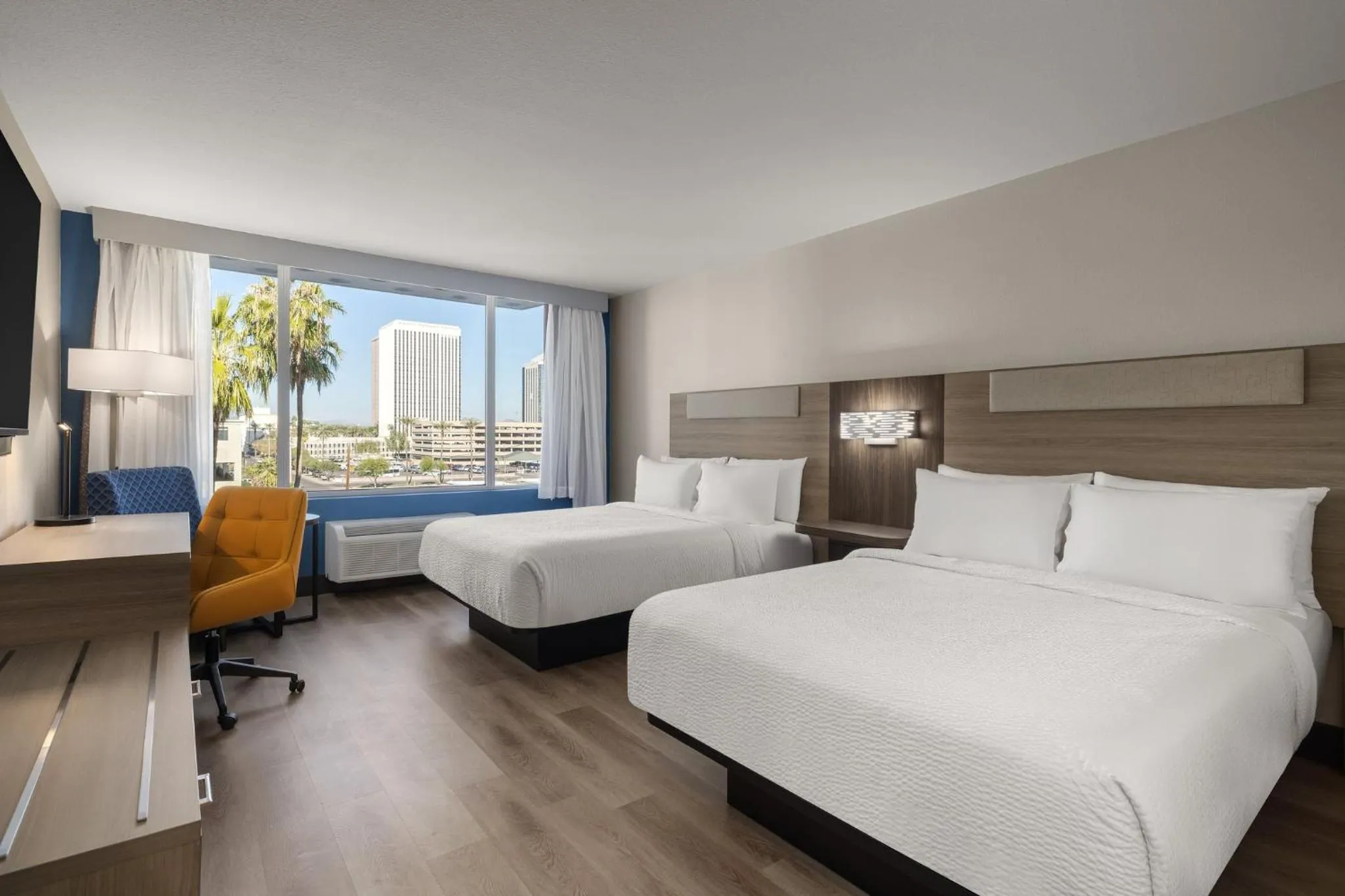 Photo of the whole room, Bed in Holiday Inn Express & Suites Phoenix - Midtown, an IHG Hotel