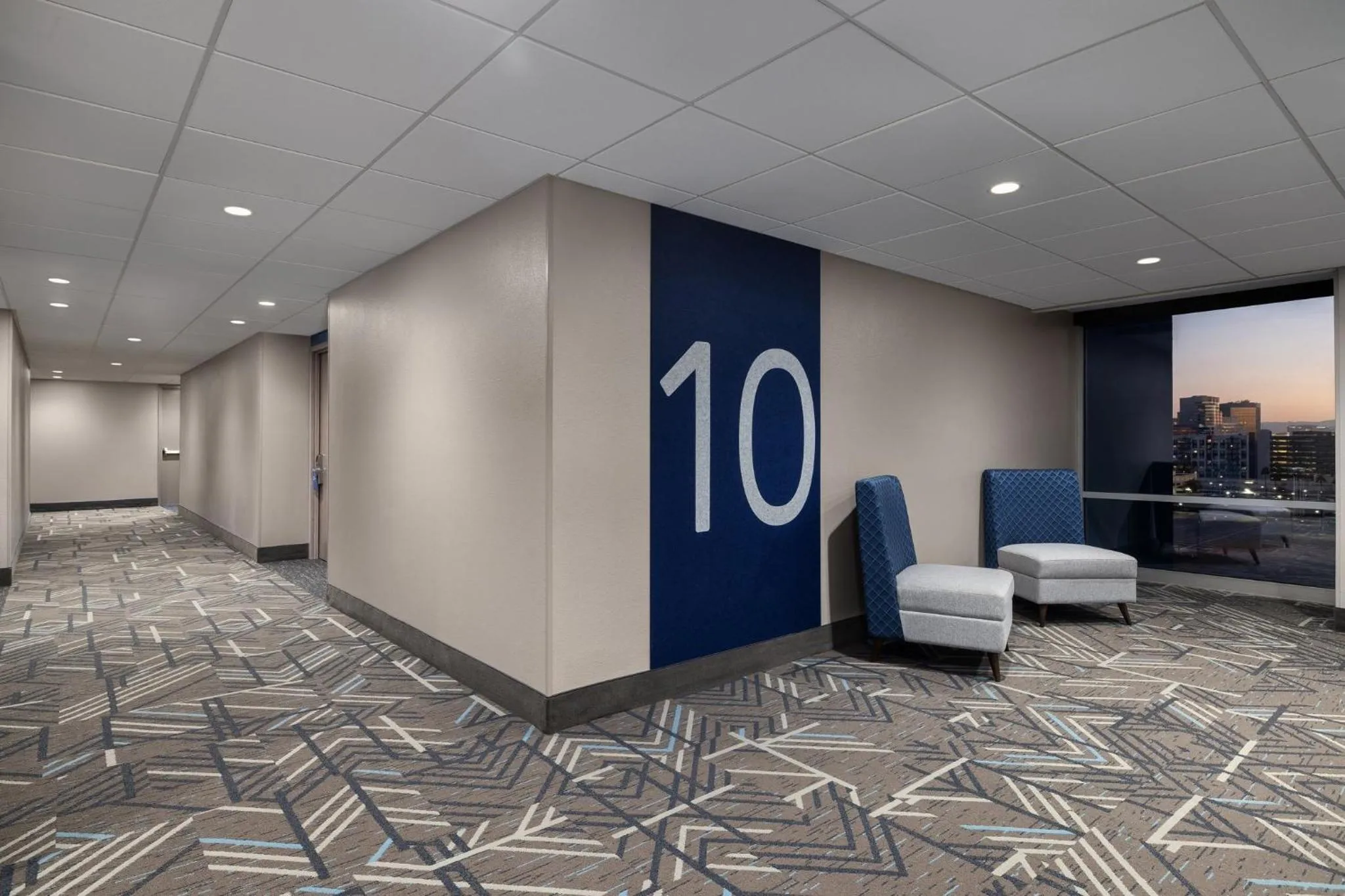 Lobby or reception in Holiday Inn Express & Suites Phoenix - Midtown, an IHG Hotel