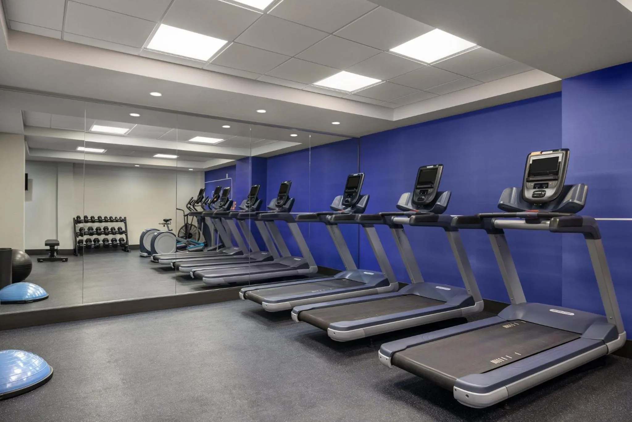Fitness centre/facilities in Holiday Inn Express & Suites Phoenix - Midtown, an IHG Hotel
