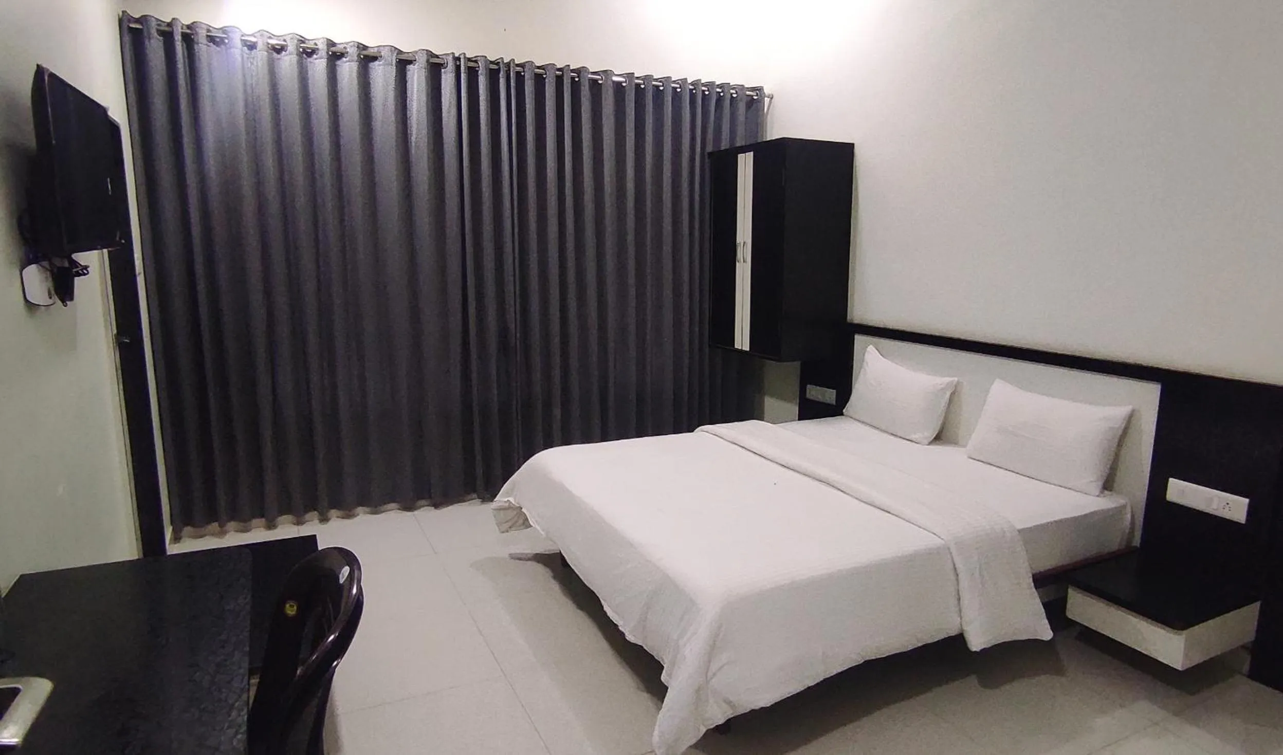 Bed in Hotel Matruchhaya Lonavala - Near Loanvala Station - Quality and Comfort