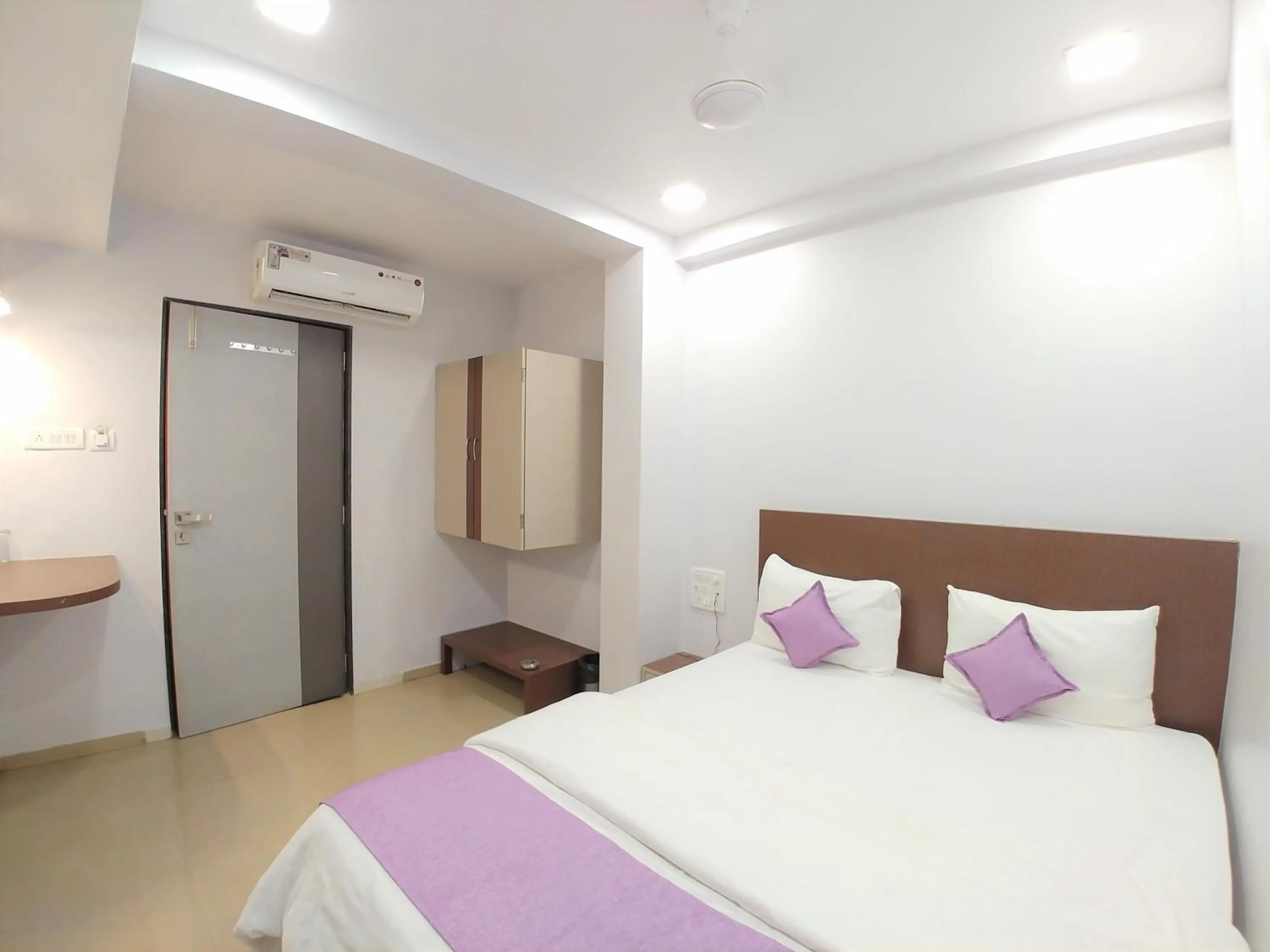 Bed in Hotel Matruchhaya Lonavala - Near Loanvala Station - Quality and Comfort