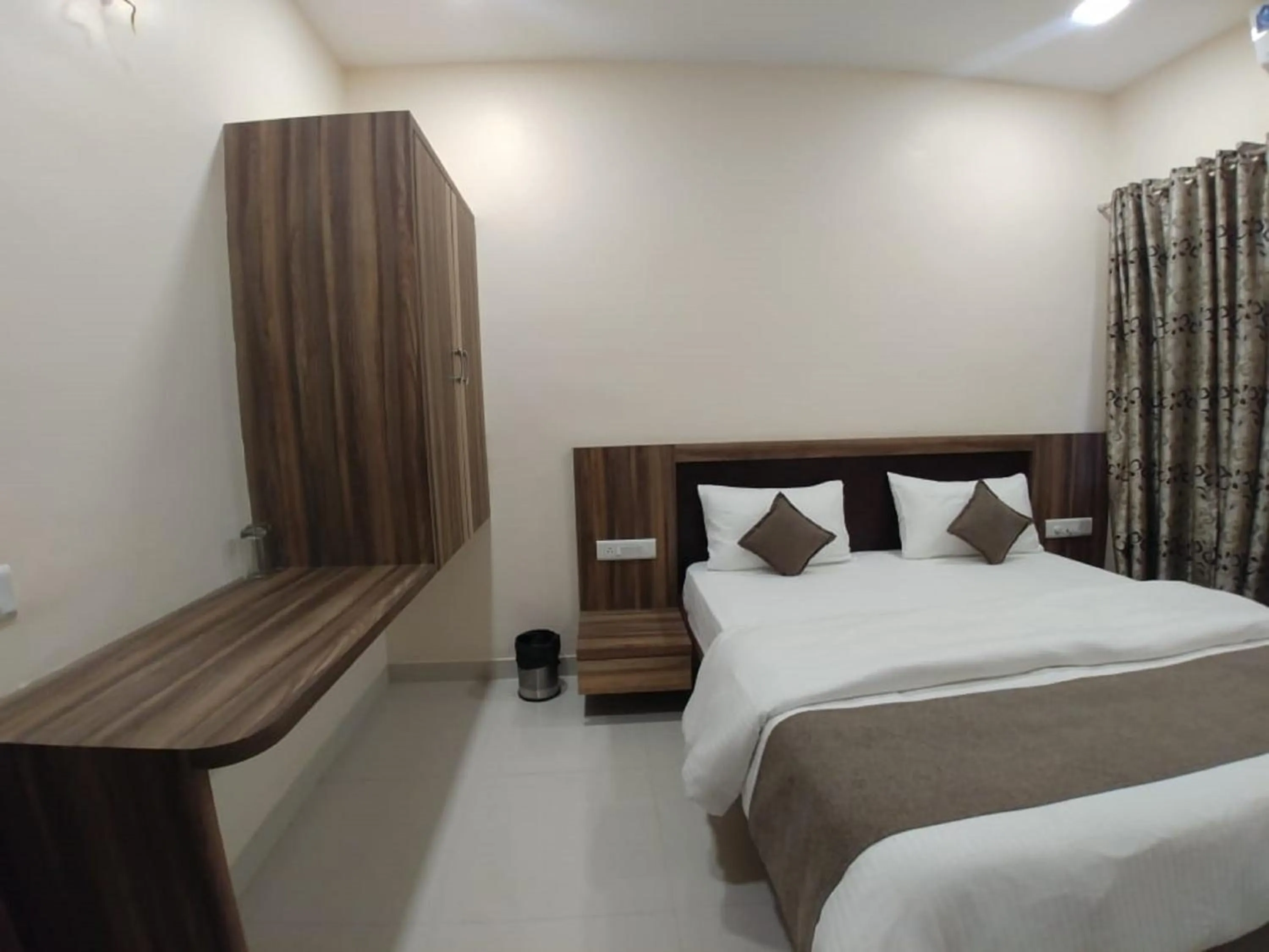 Bed in Hotel Matruchhaya Lonavala - Near Loanvala Station - Quality and Comfort