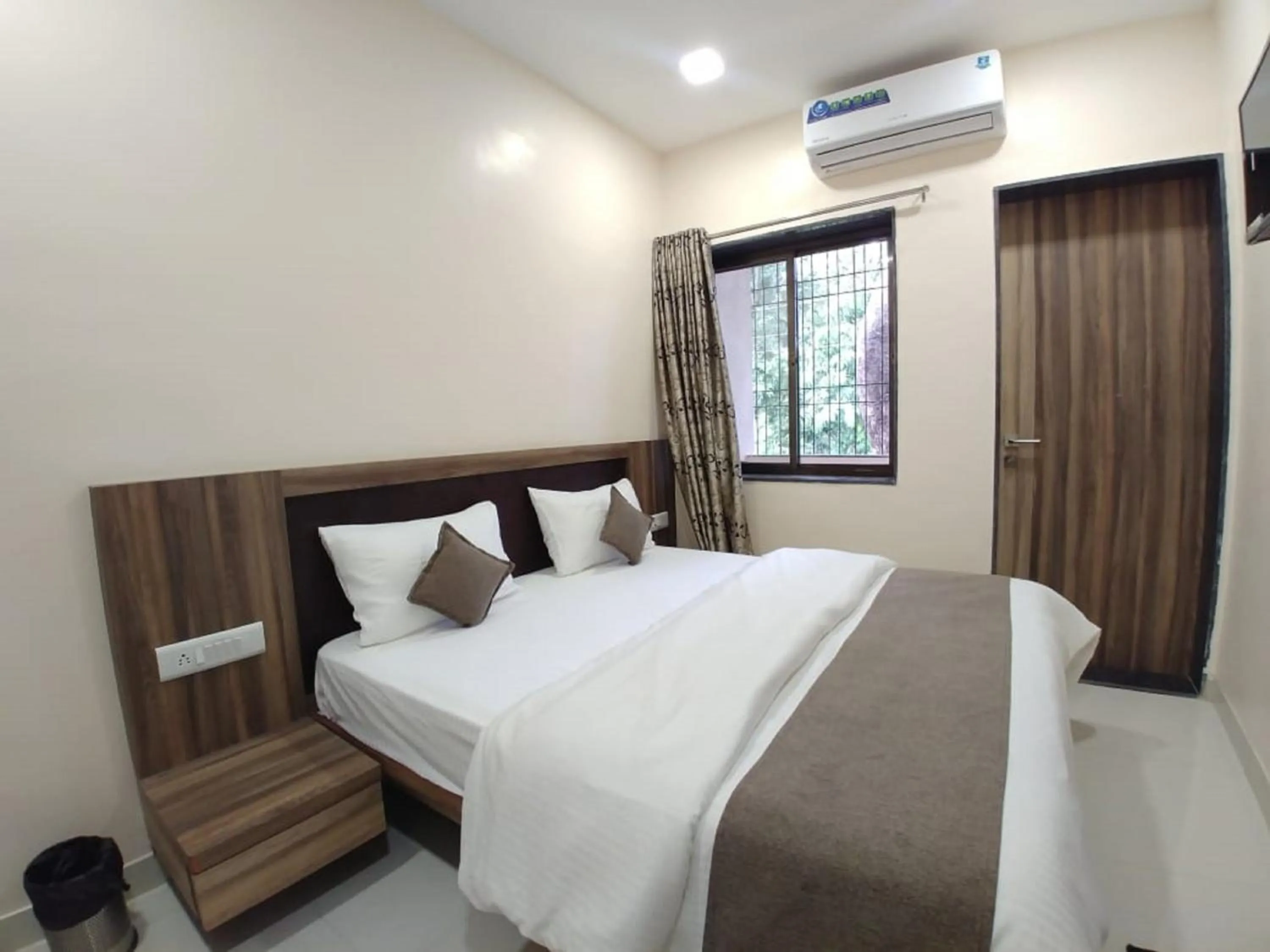 Bed in Hotel Matruchhaya Lonavala - Near Loanvala Station - Quality and Comfort