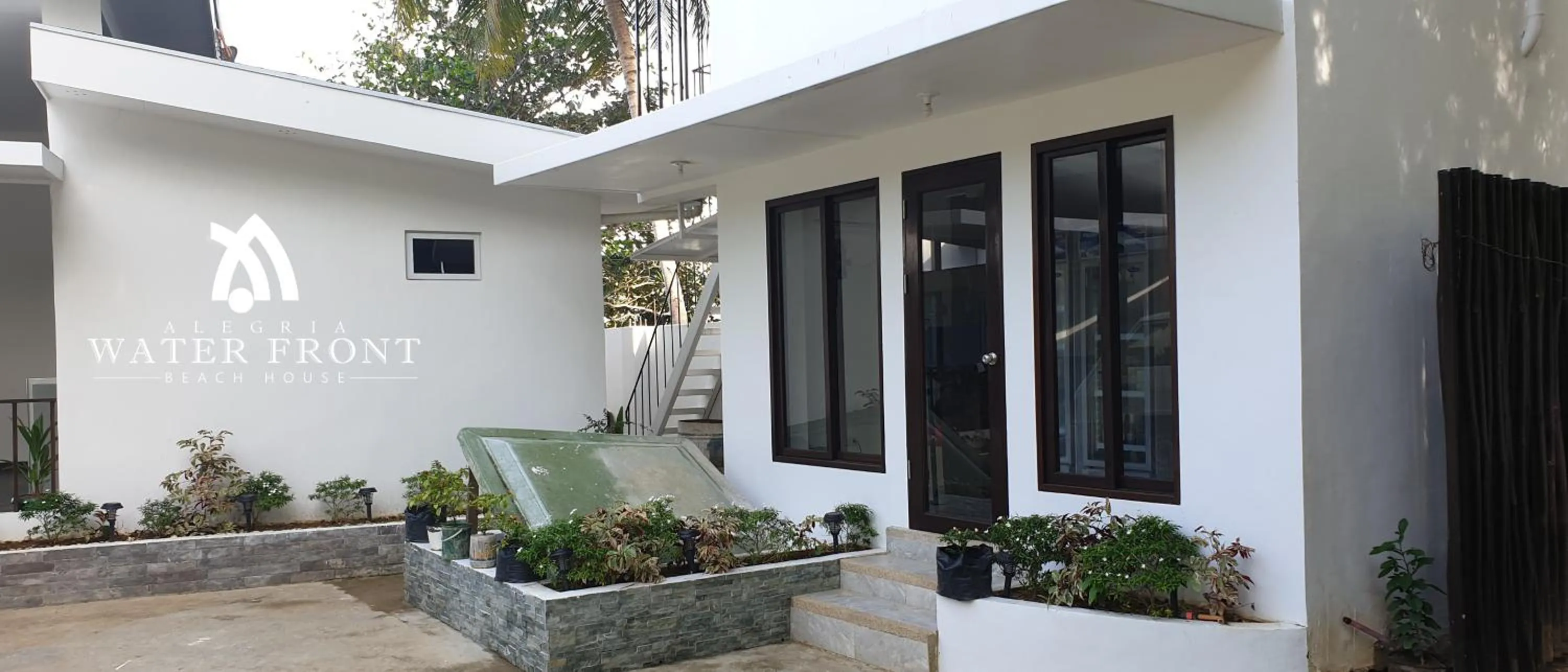 Facade/entrance in Alegria Water Front Beach House