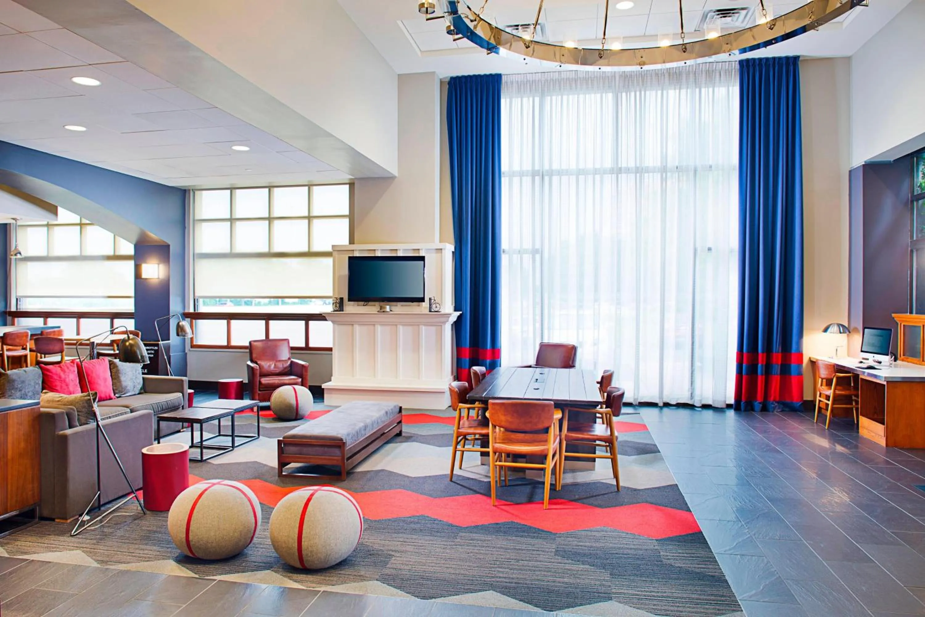 Lobby or reception in Four Points by Sheraton Philadelphia Airport