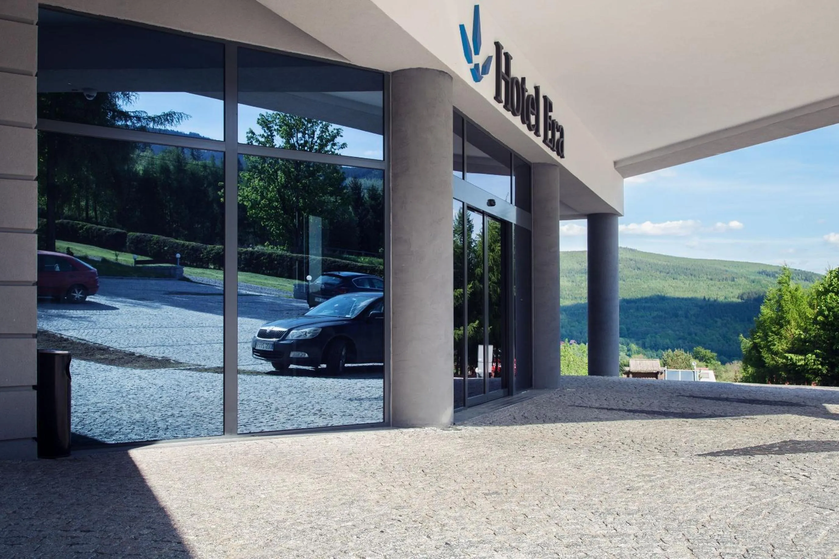 Facade/entrance in Hotel Era