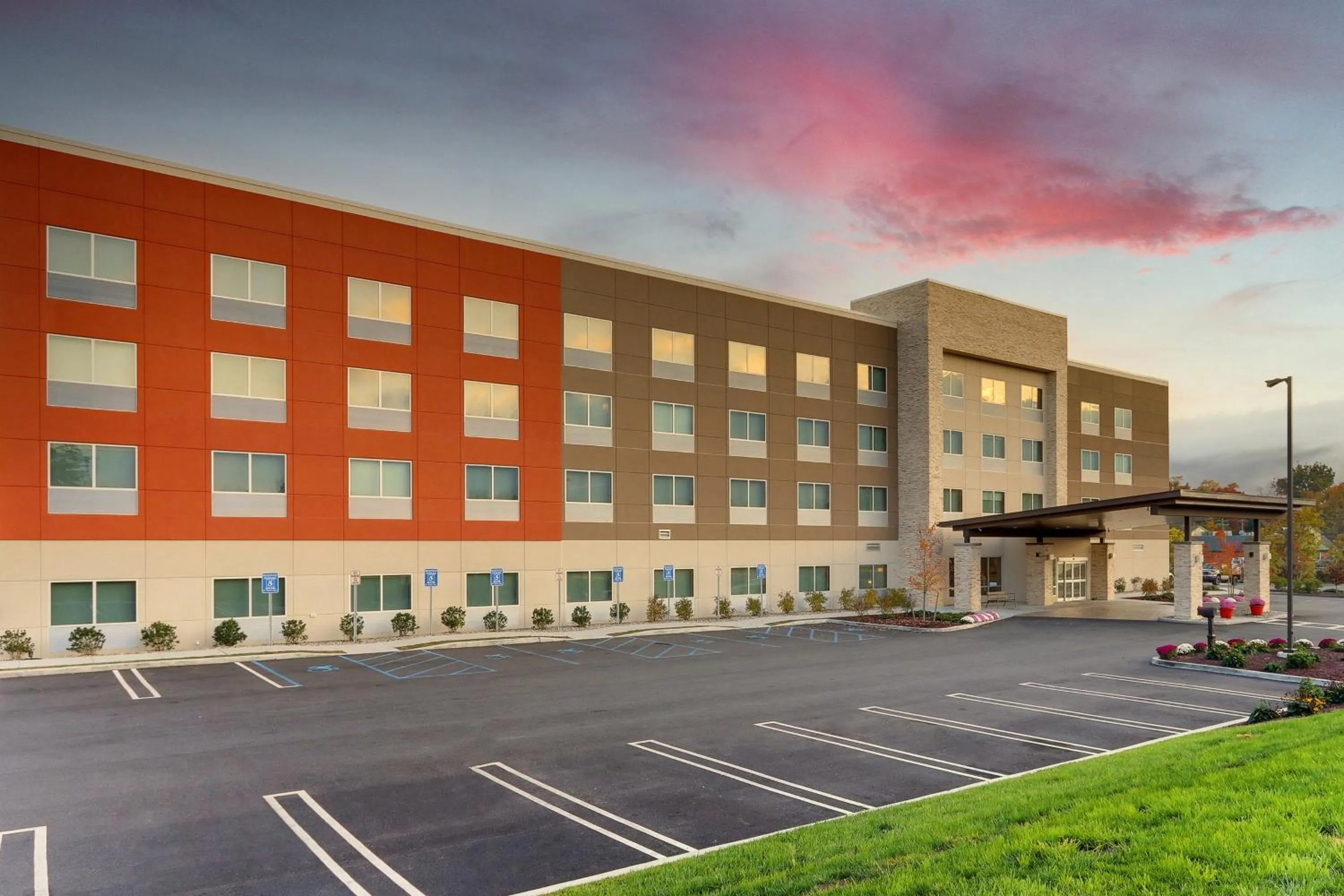 Property building in Holiday Inn Express & Suites - Middletown - Goshen by IHG
