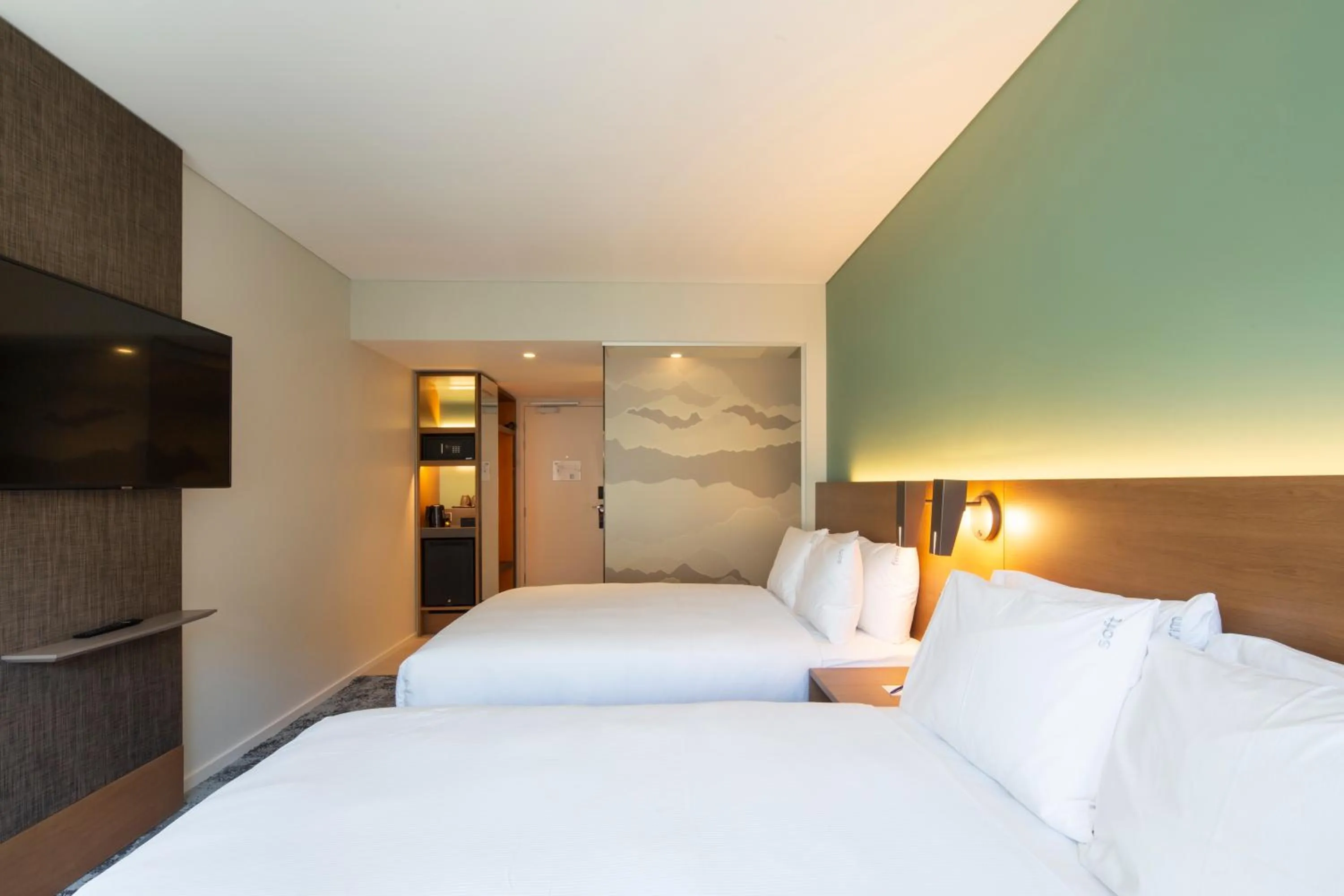 Bed in Holiday Inn Express & Suites Queenstown by IHG