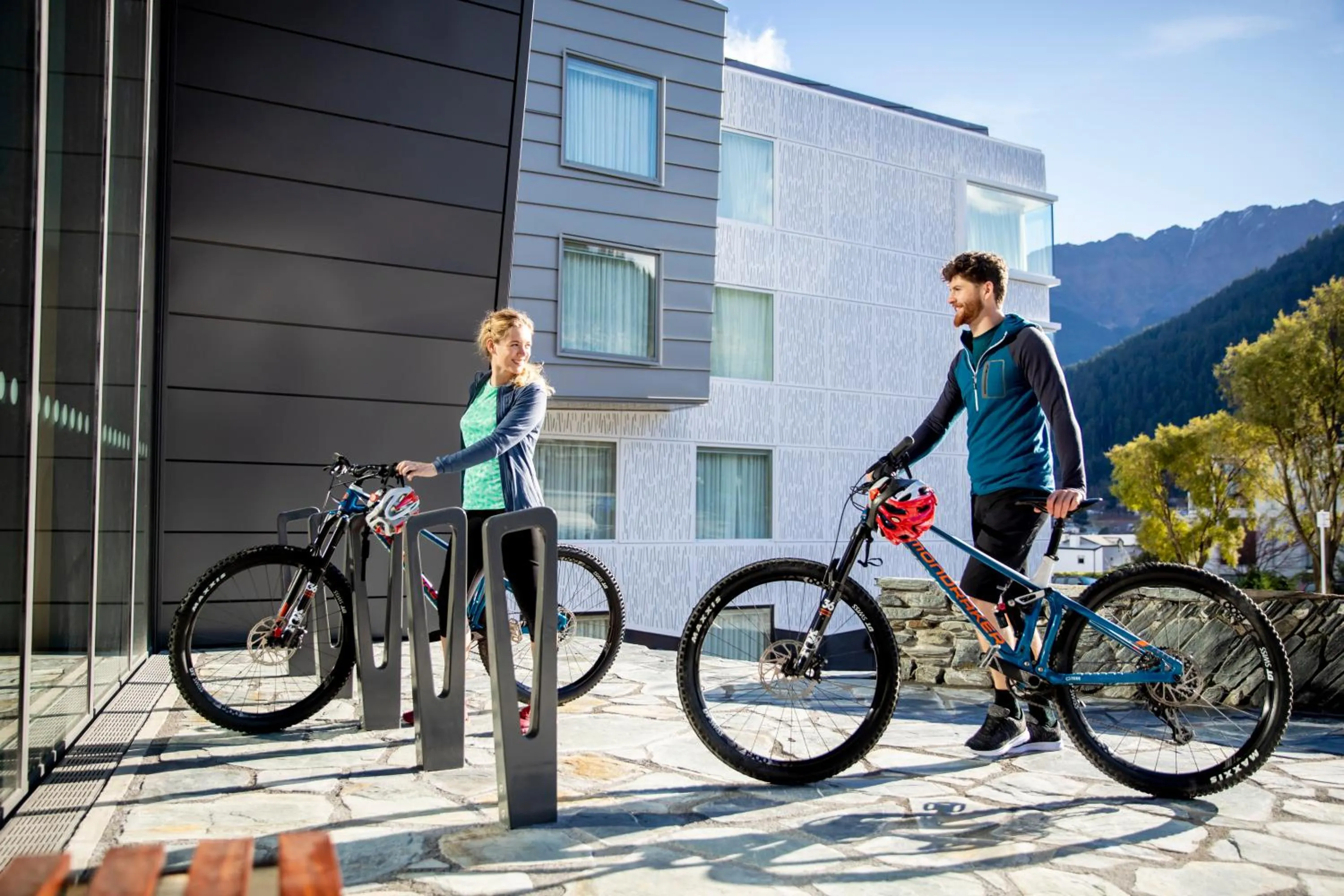 Lobby or reception in Holiday Inn Express & Suites Queenstown by IHG