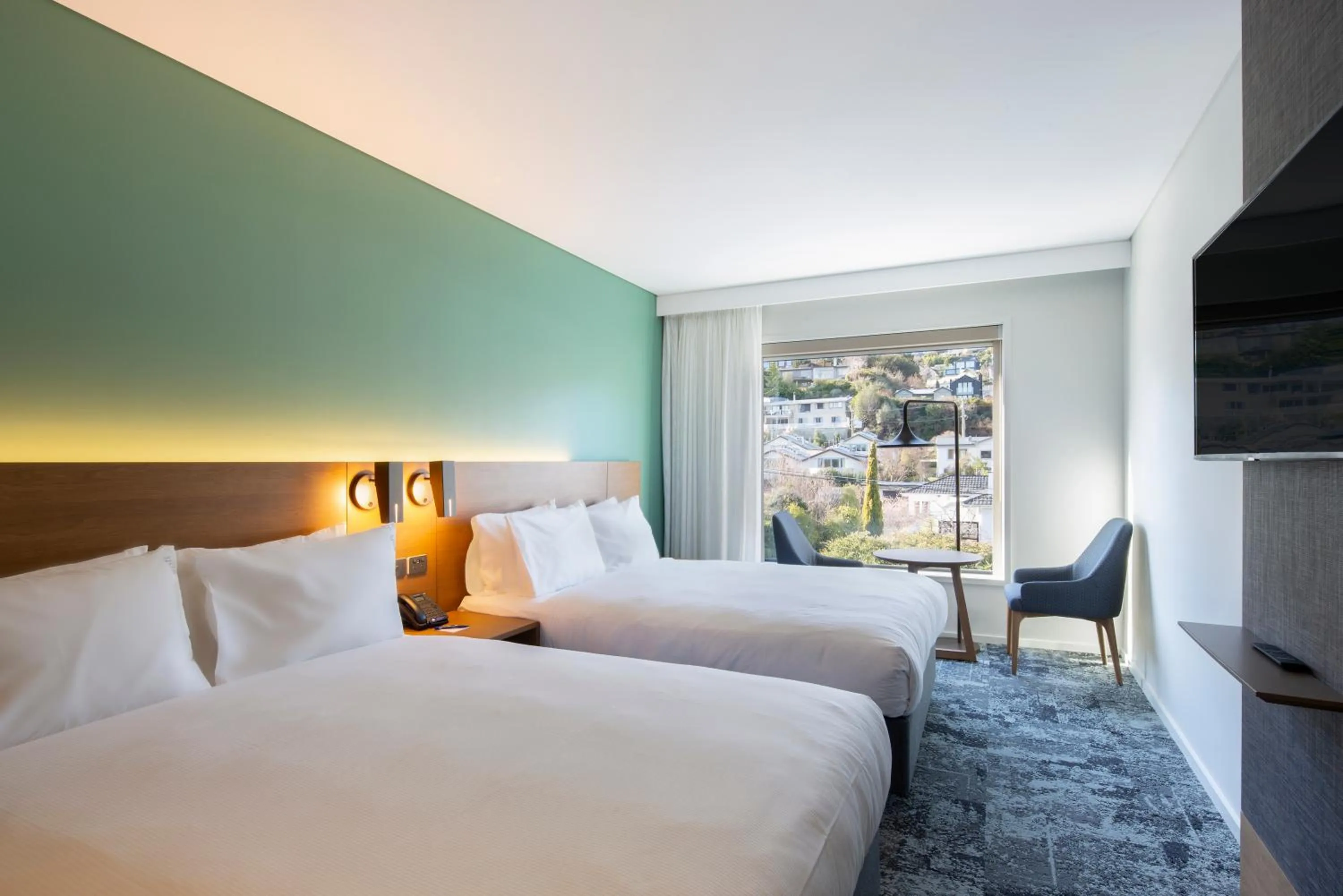 Bed in Holiday Inn Express & Suites Queenstown by IHG