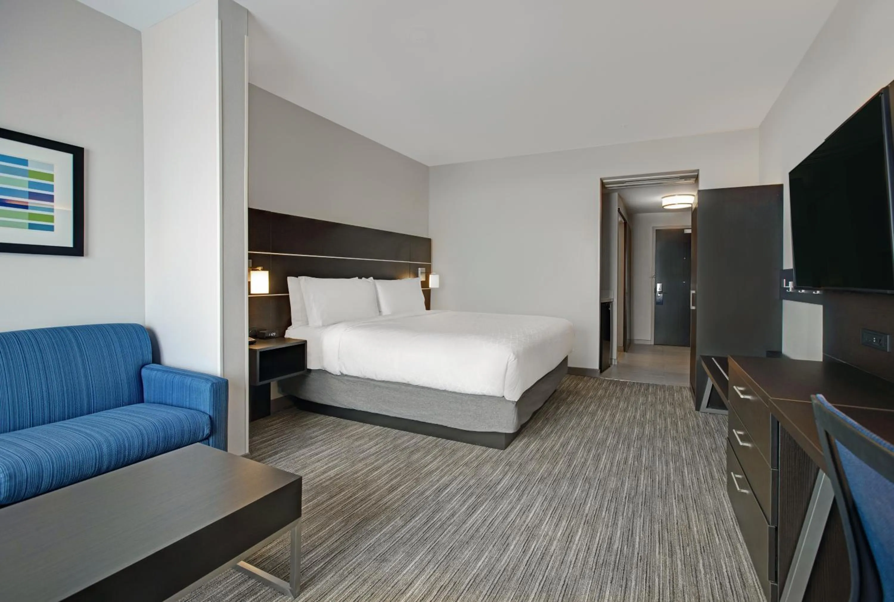 Bedroom, Bed in Holiday Inn Express & Suites - Milwaukee - Brookfield by IHG