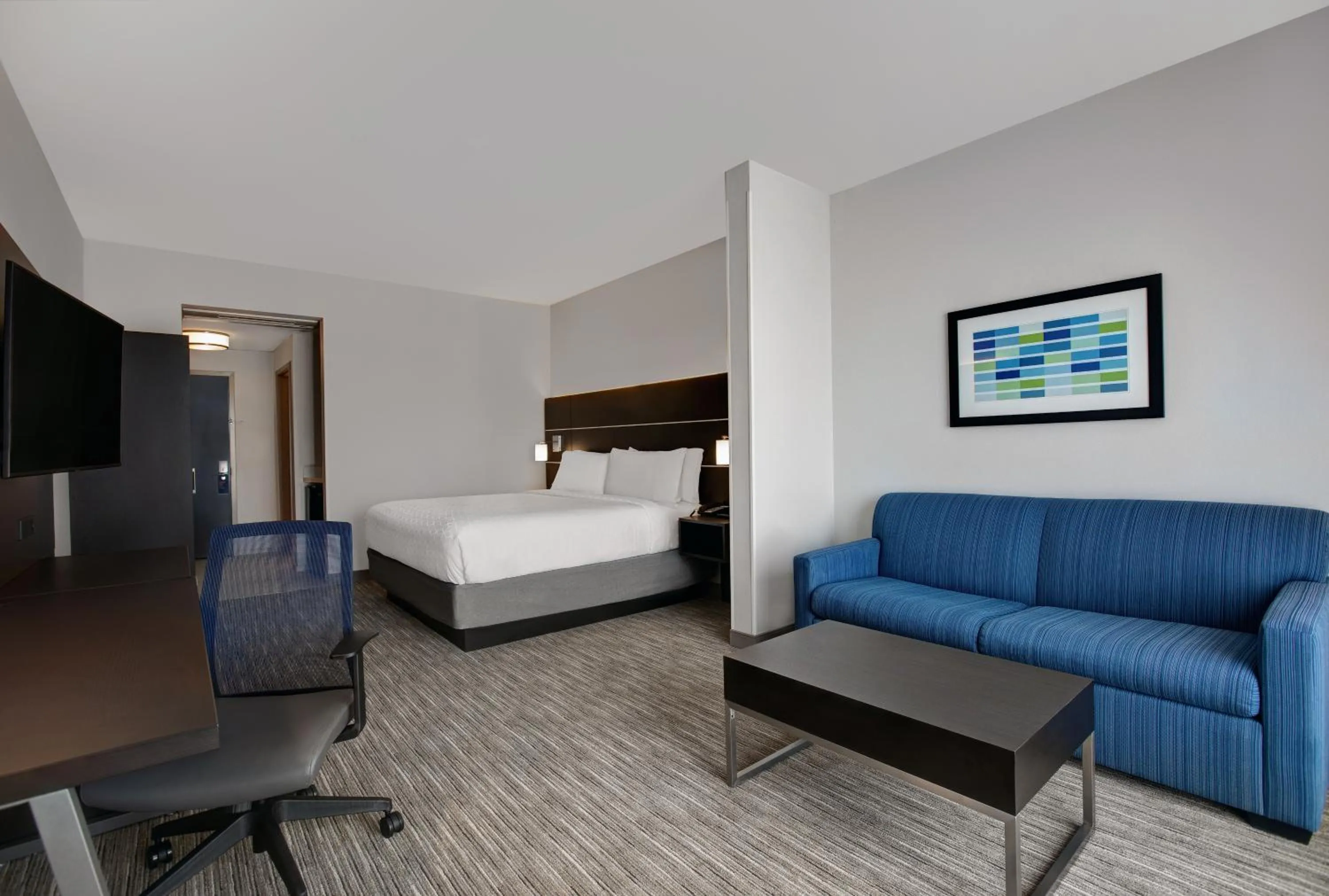 Bedroom, Bed in Holiday Inn Express & Suites - Milwaukee - Brookfield by IHG