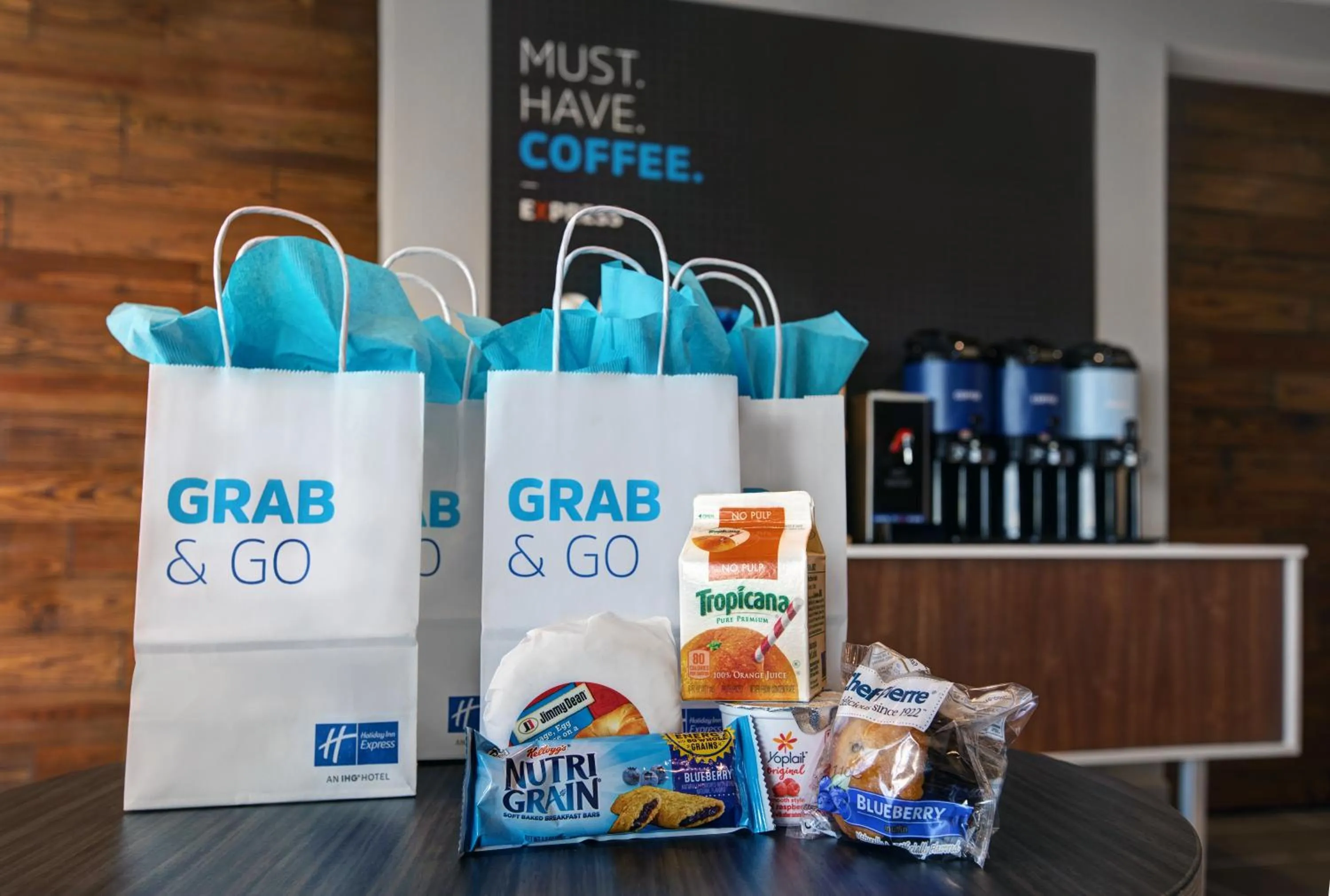 Breakfast in Holiday Inn Express & Suites - Milwaukee - Brookfield by IHG