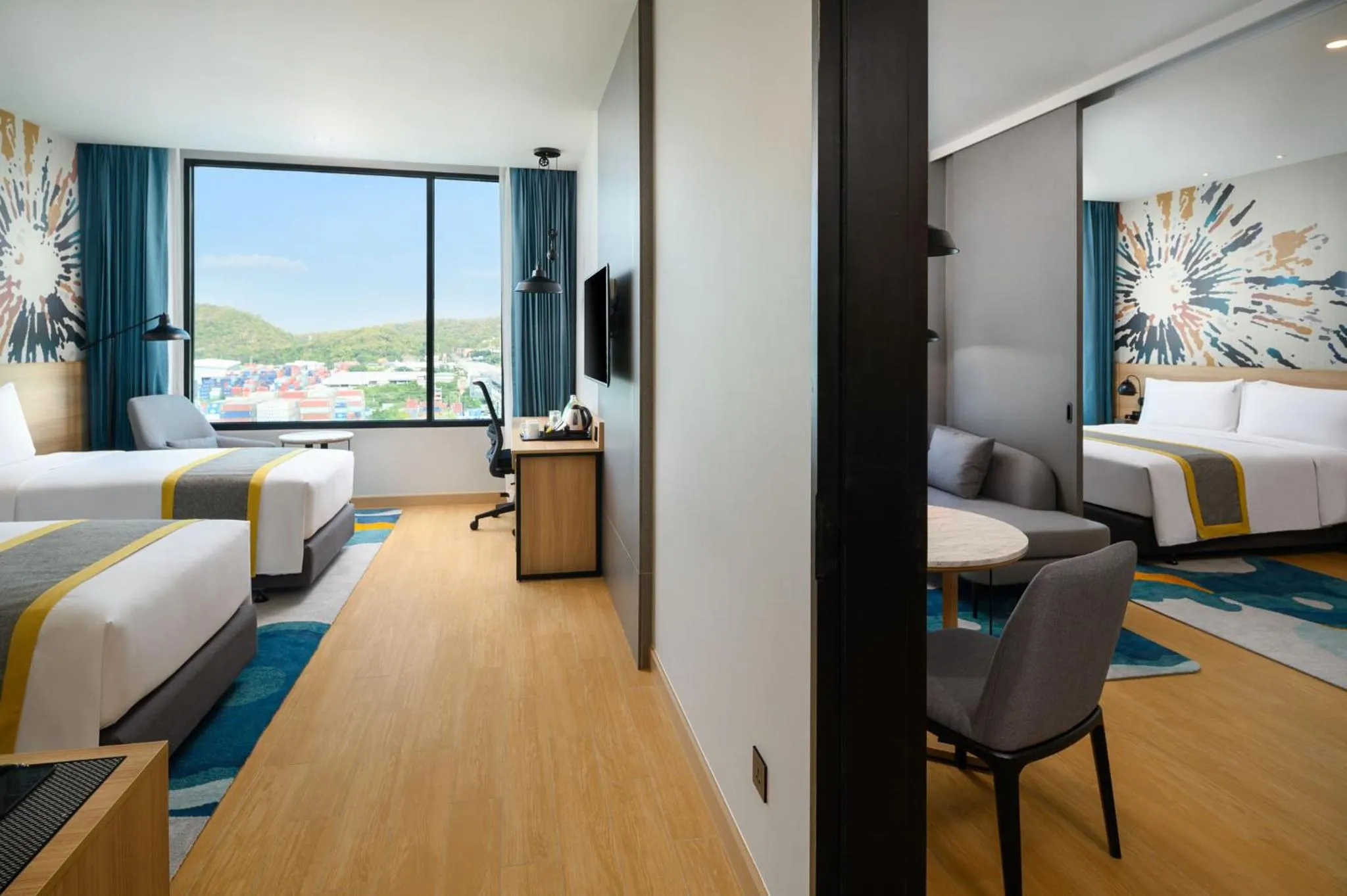 Photo of the whole room, Bed in Holiday Inn & Suites Siracha Laemchabang by IHG