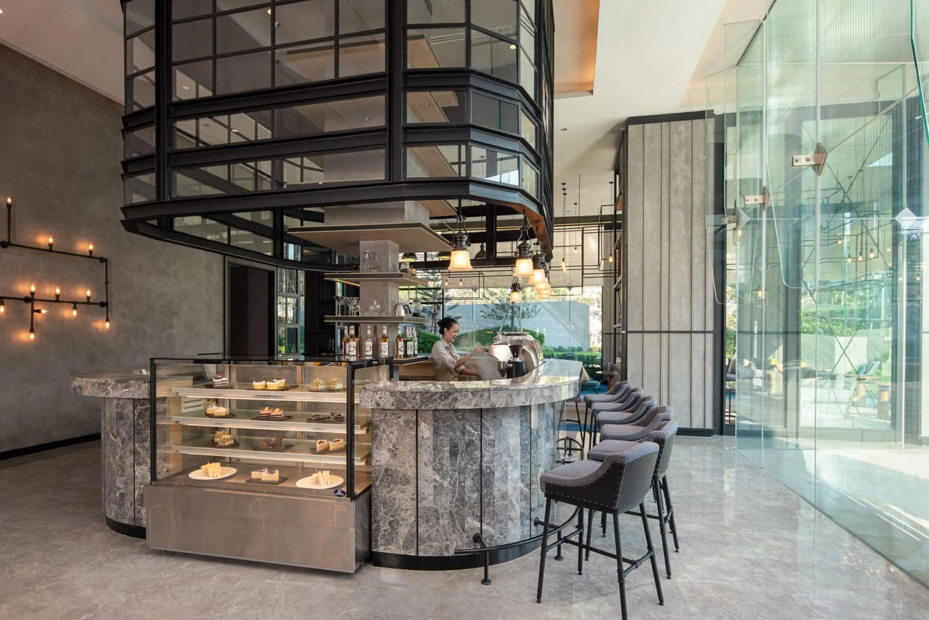 Restaurant/places to eat in Holiday Inn & Suites Siracha Laemchabang by IHG