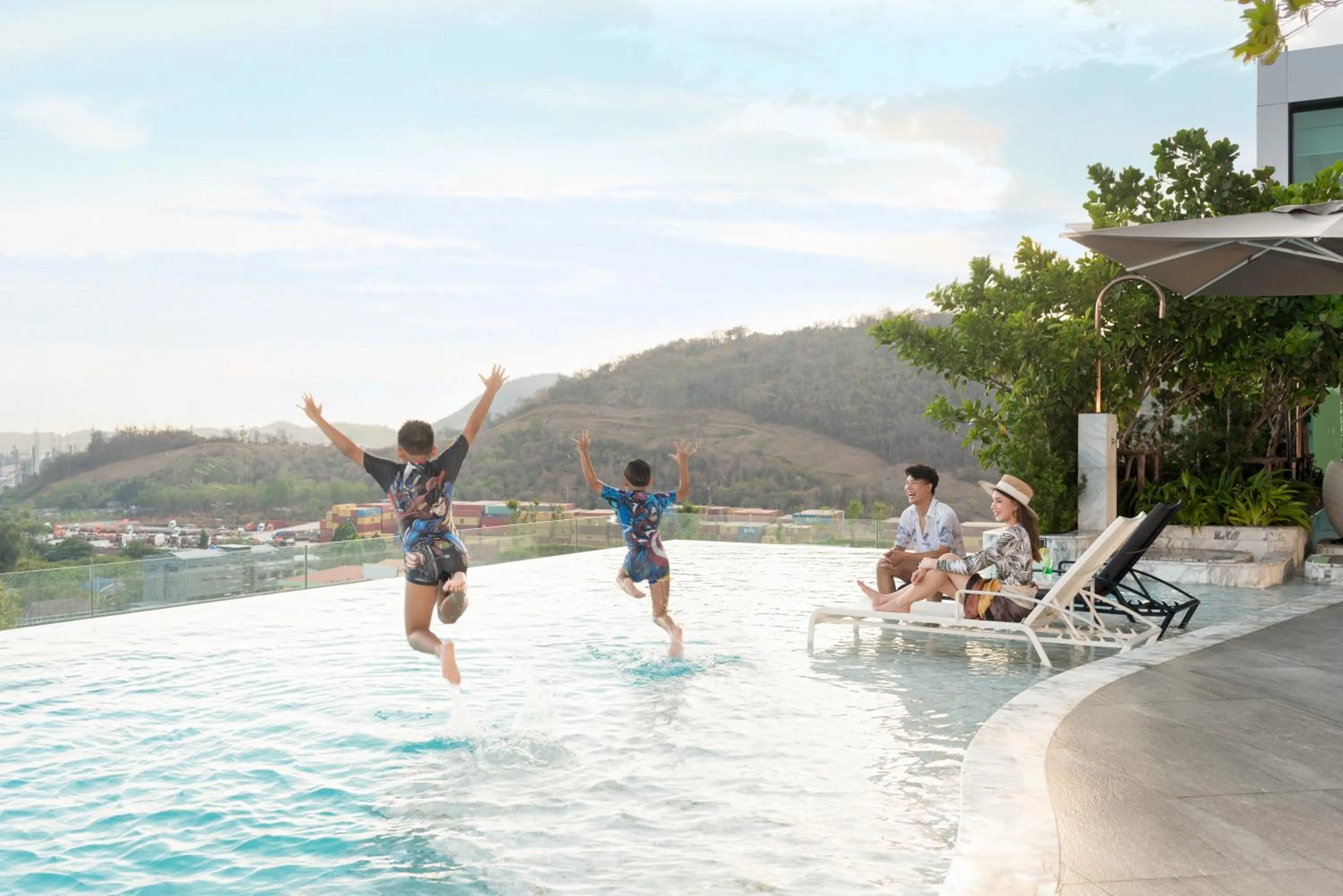 Swimming pool in Holiday Inn & Suites Siracha Laemchabang by IHG