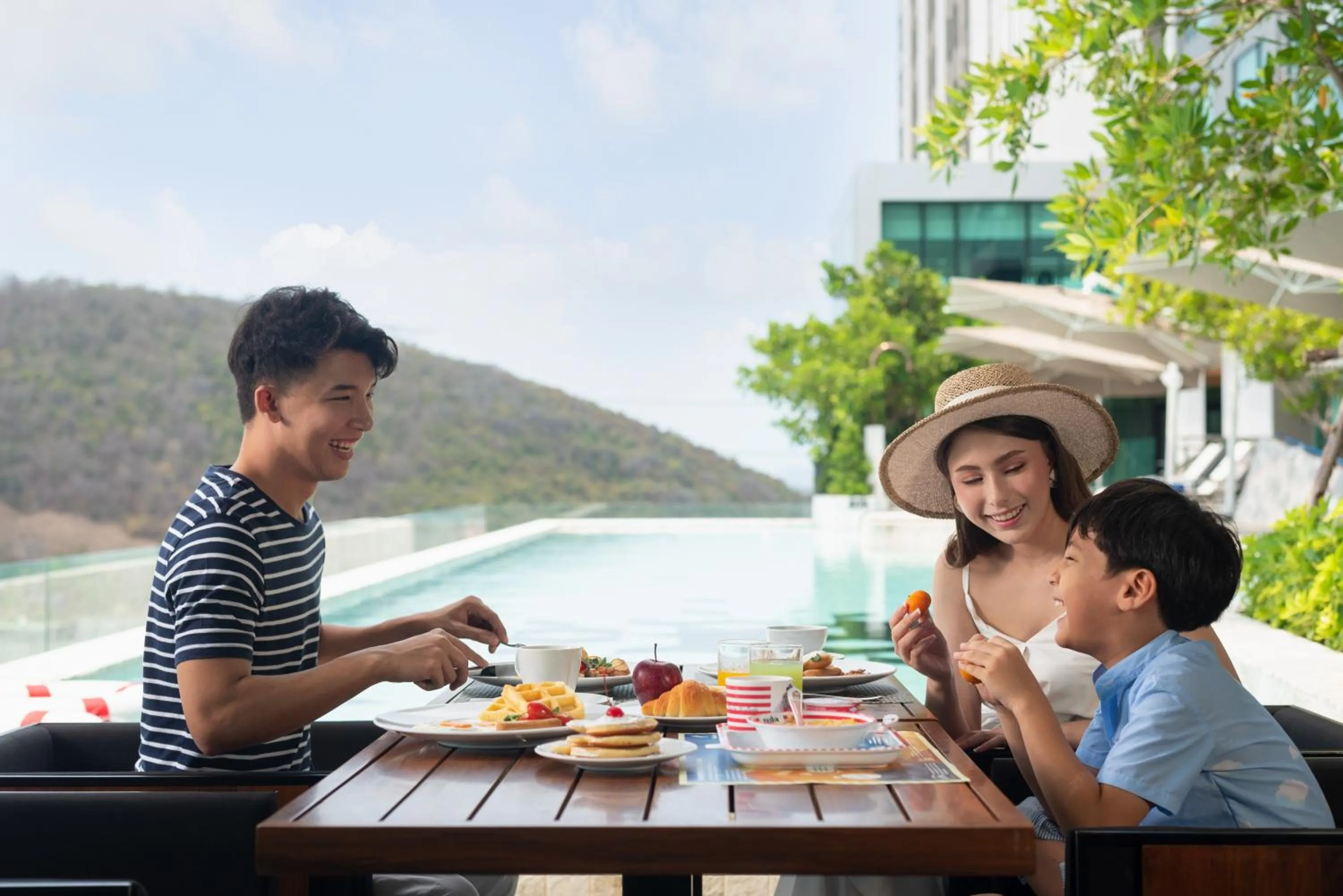 Restaurant/places to eat in Holiday Inn & Suites Siracha Laemchabang by IHG