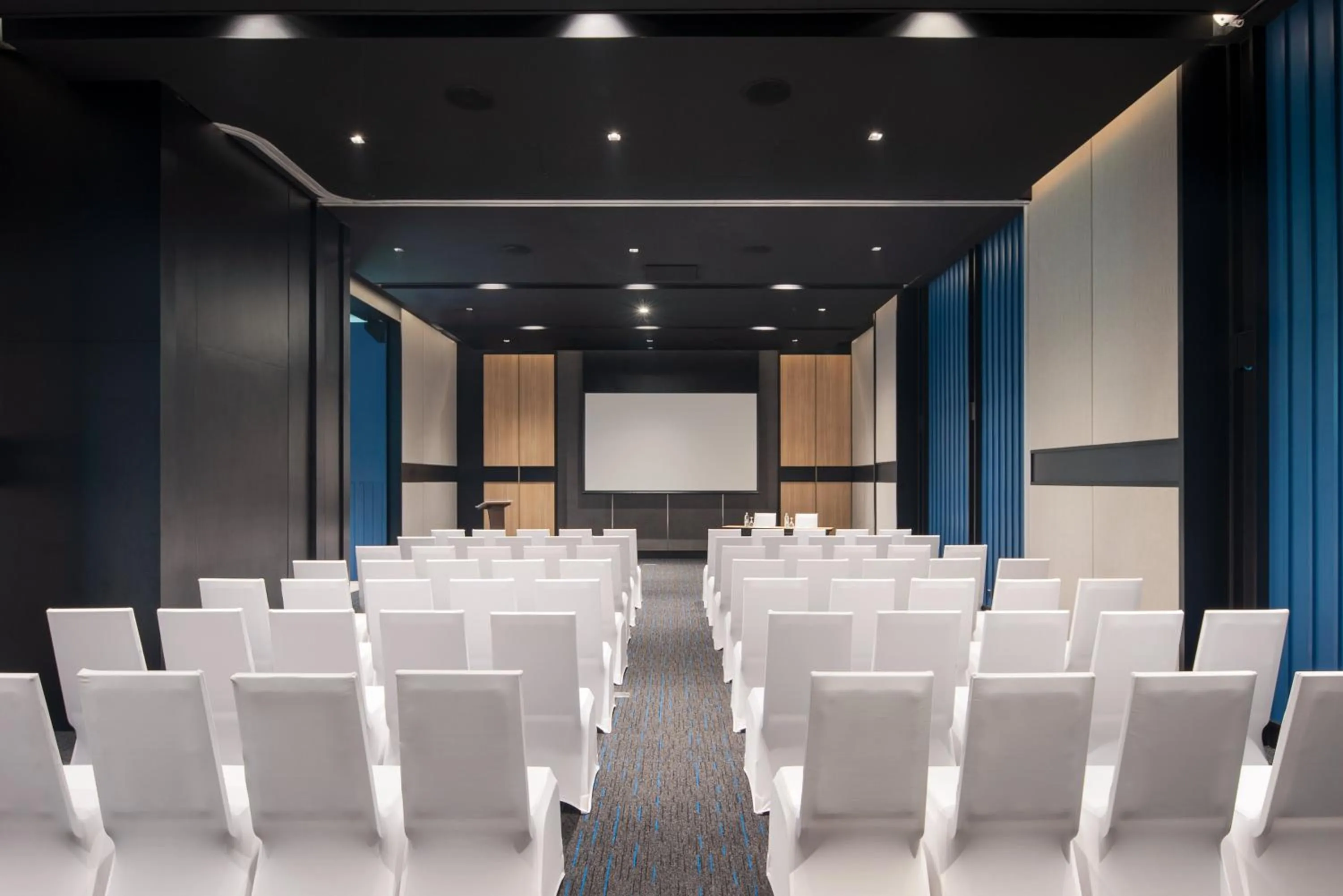 Meeting/conference room in Holiday Inn & Suites Siracha Laemchabang by IHG