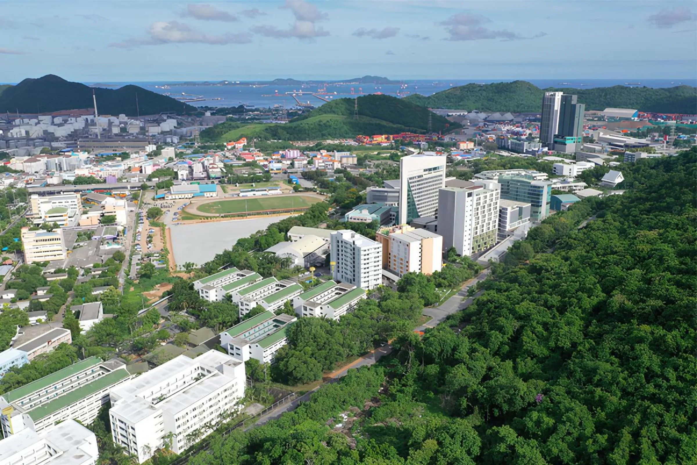 Area and facilities in Holiday Inn & Suites Siracha Laemchabang by IHG