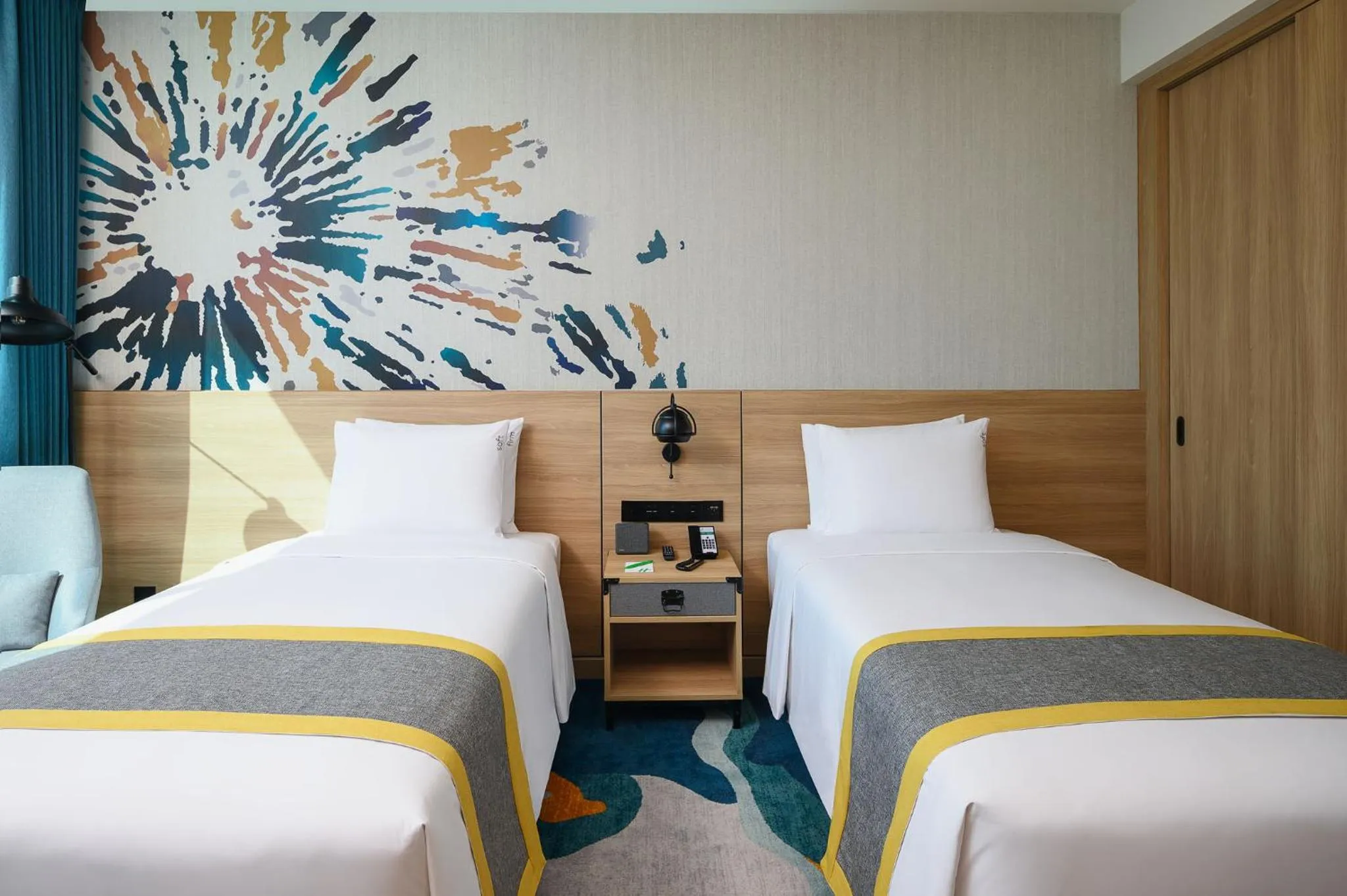 Photo of the whole room, Bed in Holiday Inn & Suites Siracha Laemchabang by IHG